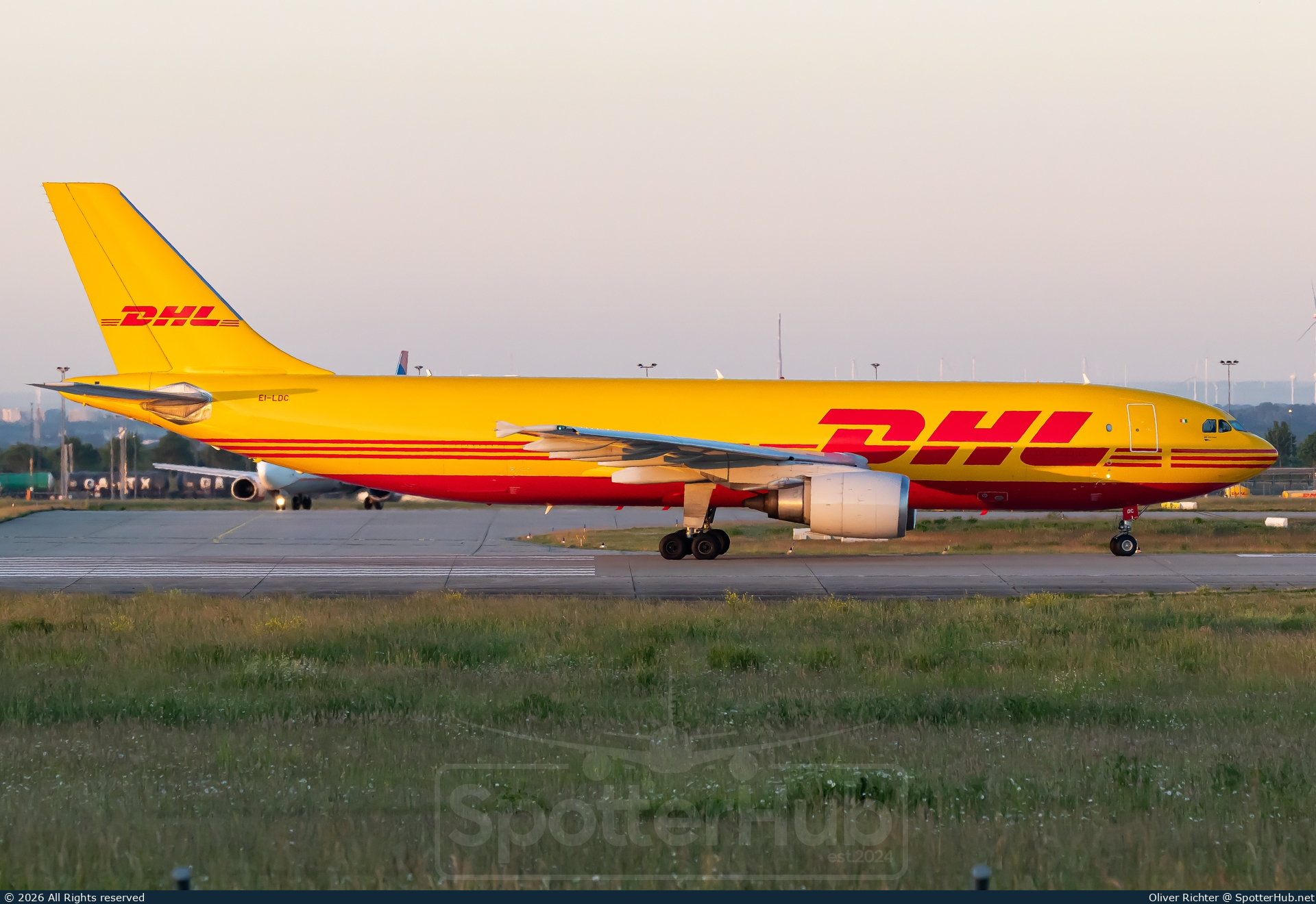 Photo of EI-LDC - Airbus A300F4-605R operated by ASL Airlines Ireland