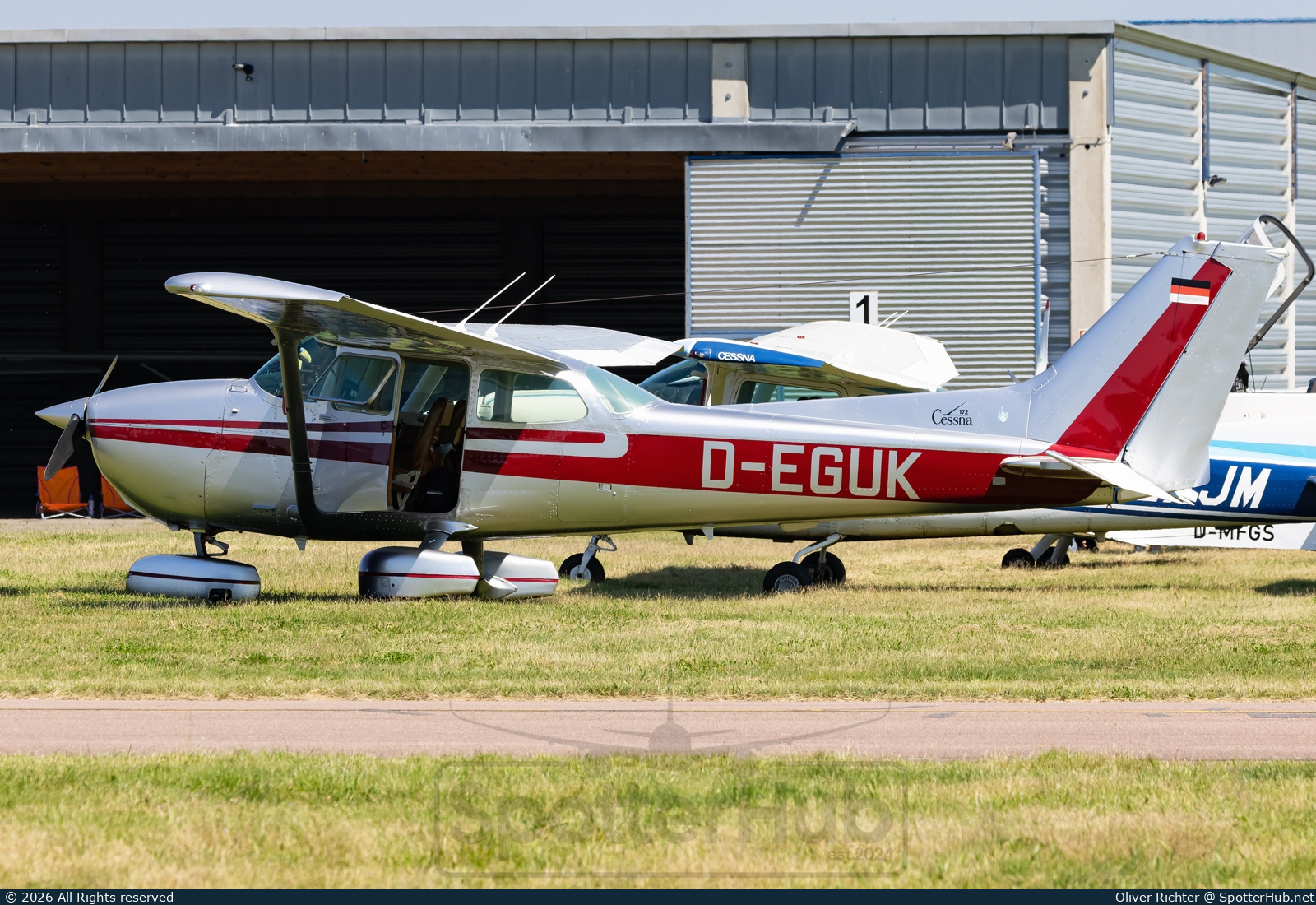Photo of D-EGUK - Cessna 172N Skyhawk operated by Private