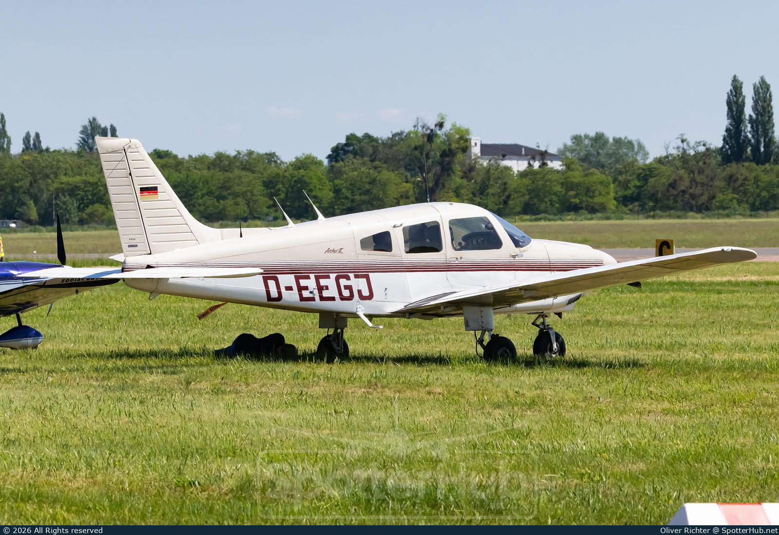 Photo of D-EEGJ - Piper PA-28-181 Archer II operated by Private