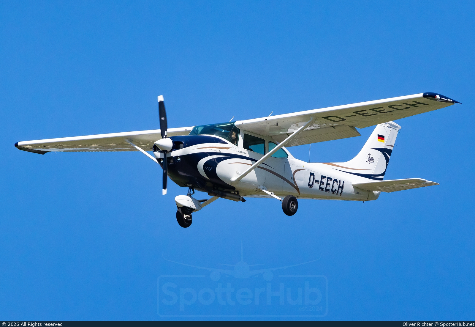 Photo of D-EECH - Cessna 182P Skylane operated by Private