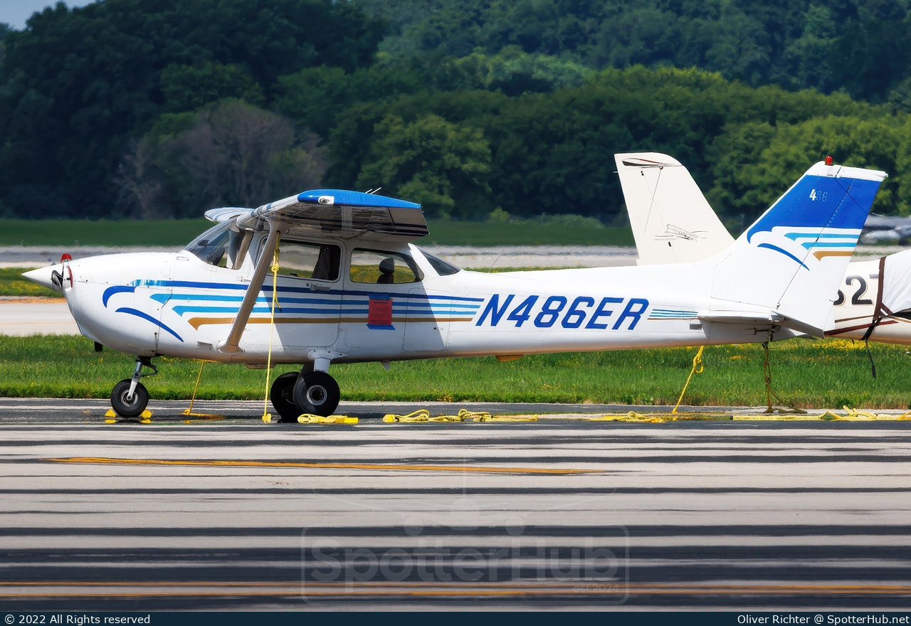 Photo of N486ER - Cessna 172R Skyhawk operated by UW Flying Club