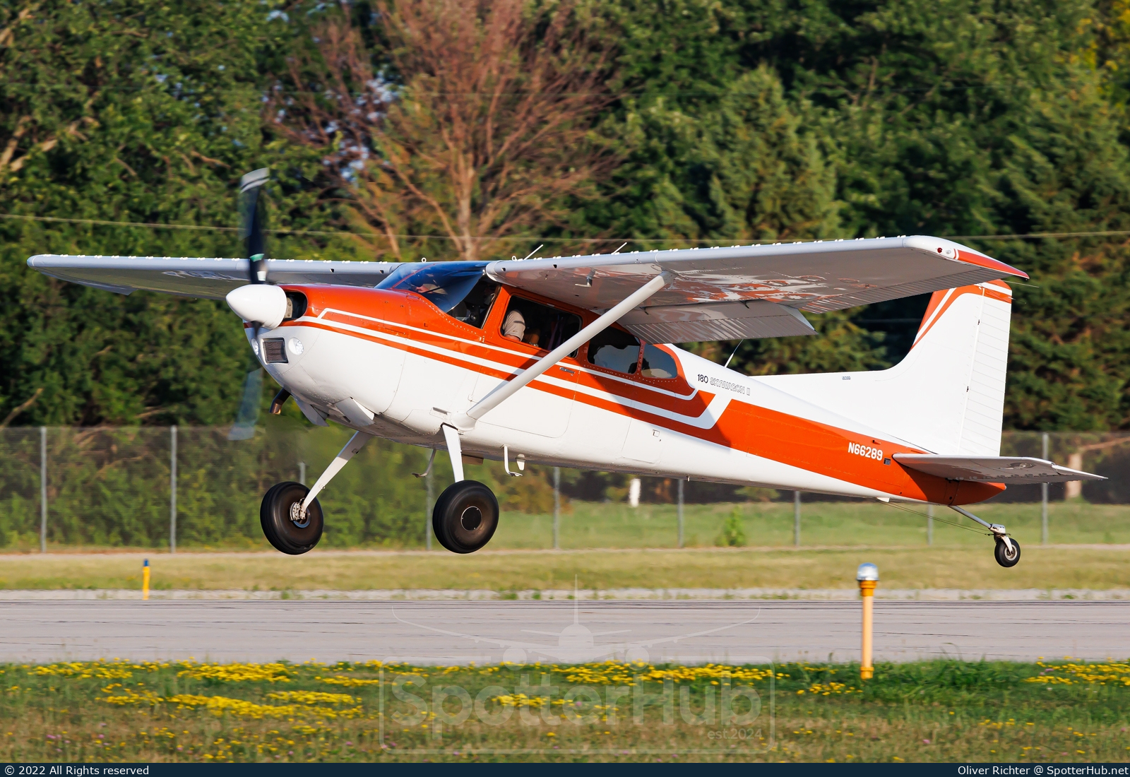 Photo of N66289 - Cessna 180K Skywagon II operated by Private