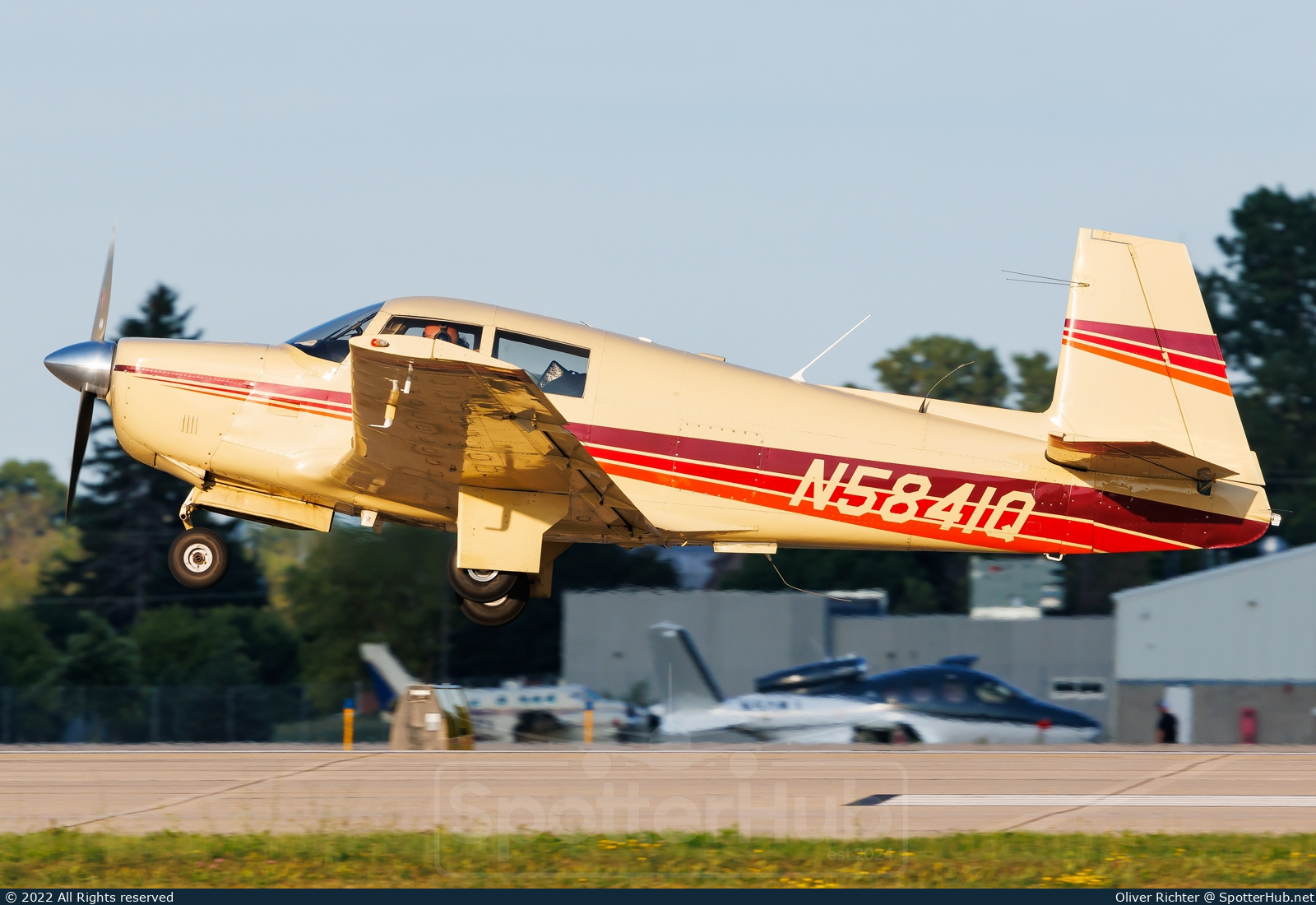 Photo of N5841Q - Mooney M20E Super 21 operated by Private