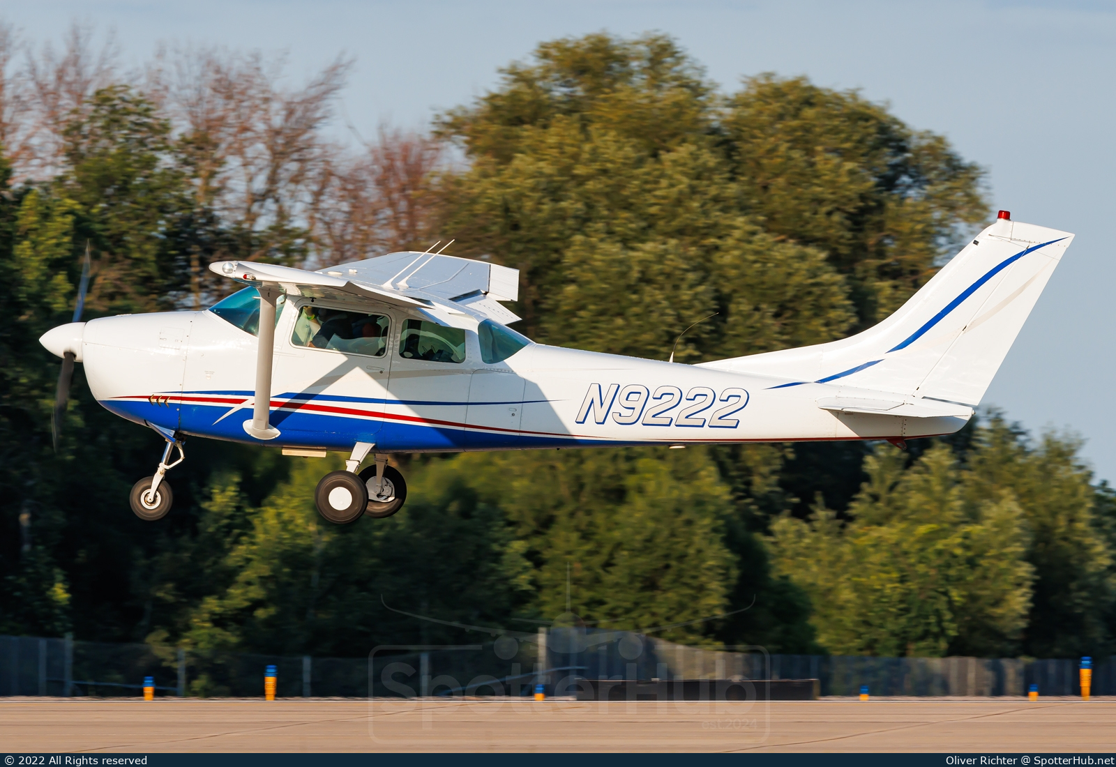 Photo of N9222 - Cessna 182E Skylane operated by Private