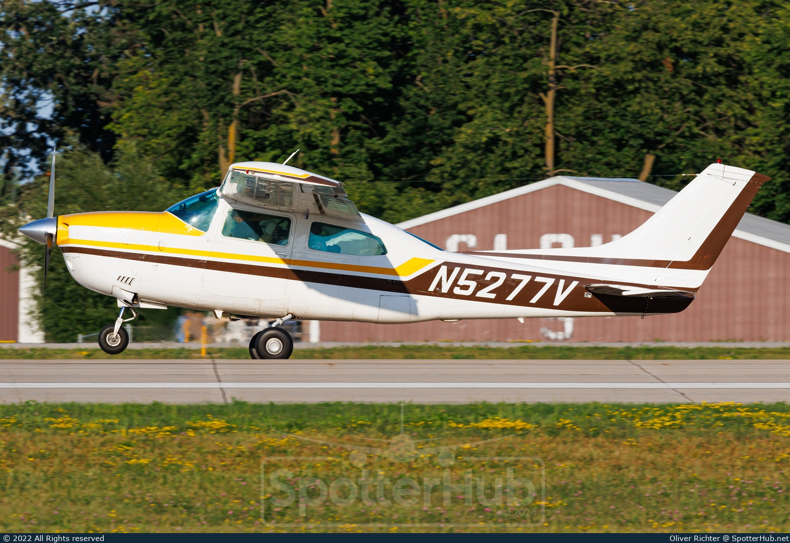 Photo of N5277V - Cessna 210L Centurion operated by Private