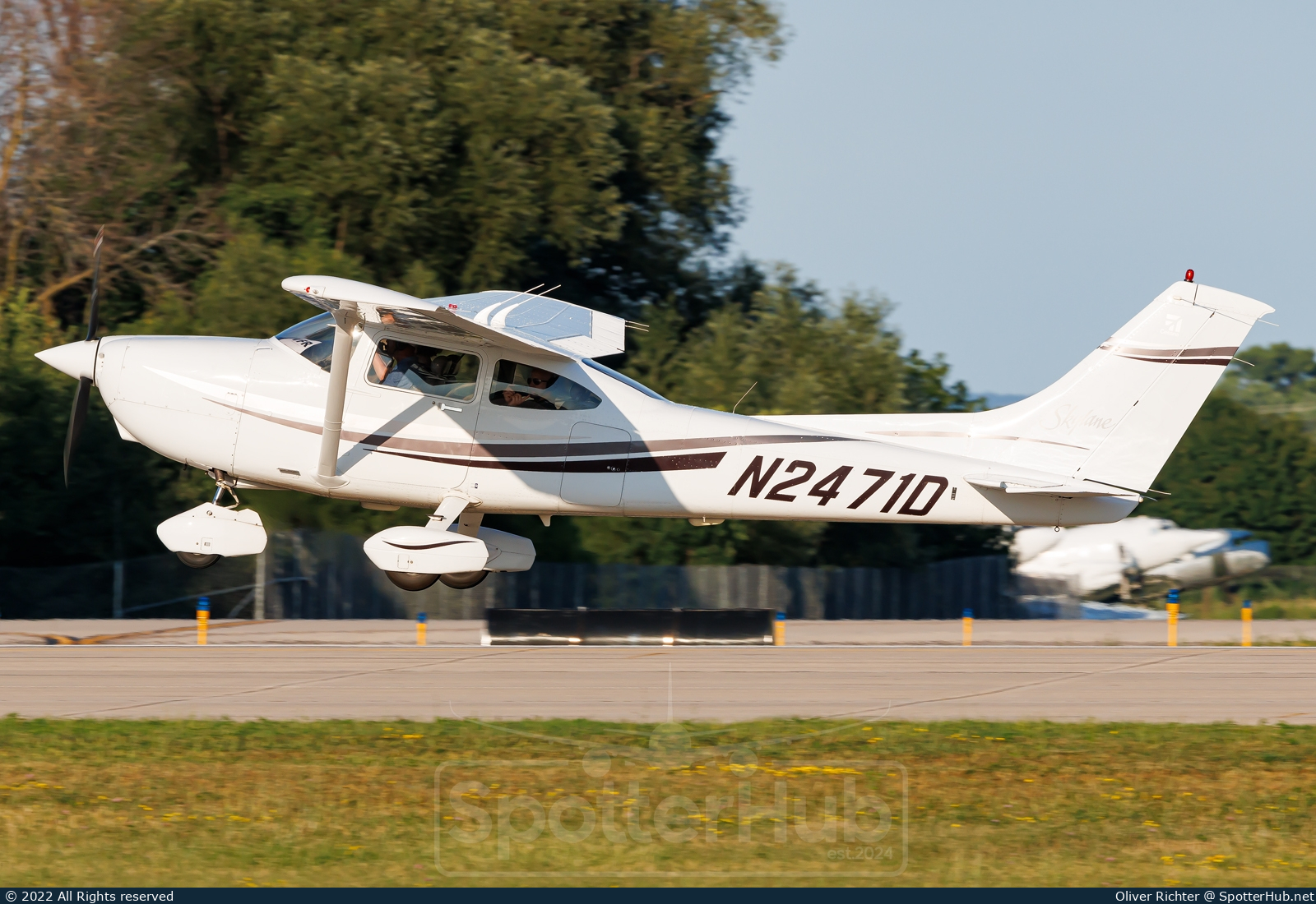 Photo of N2471D - Cessna 182S Skylane operated by Private