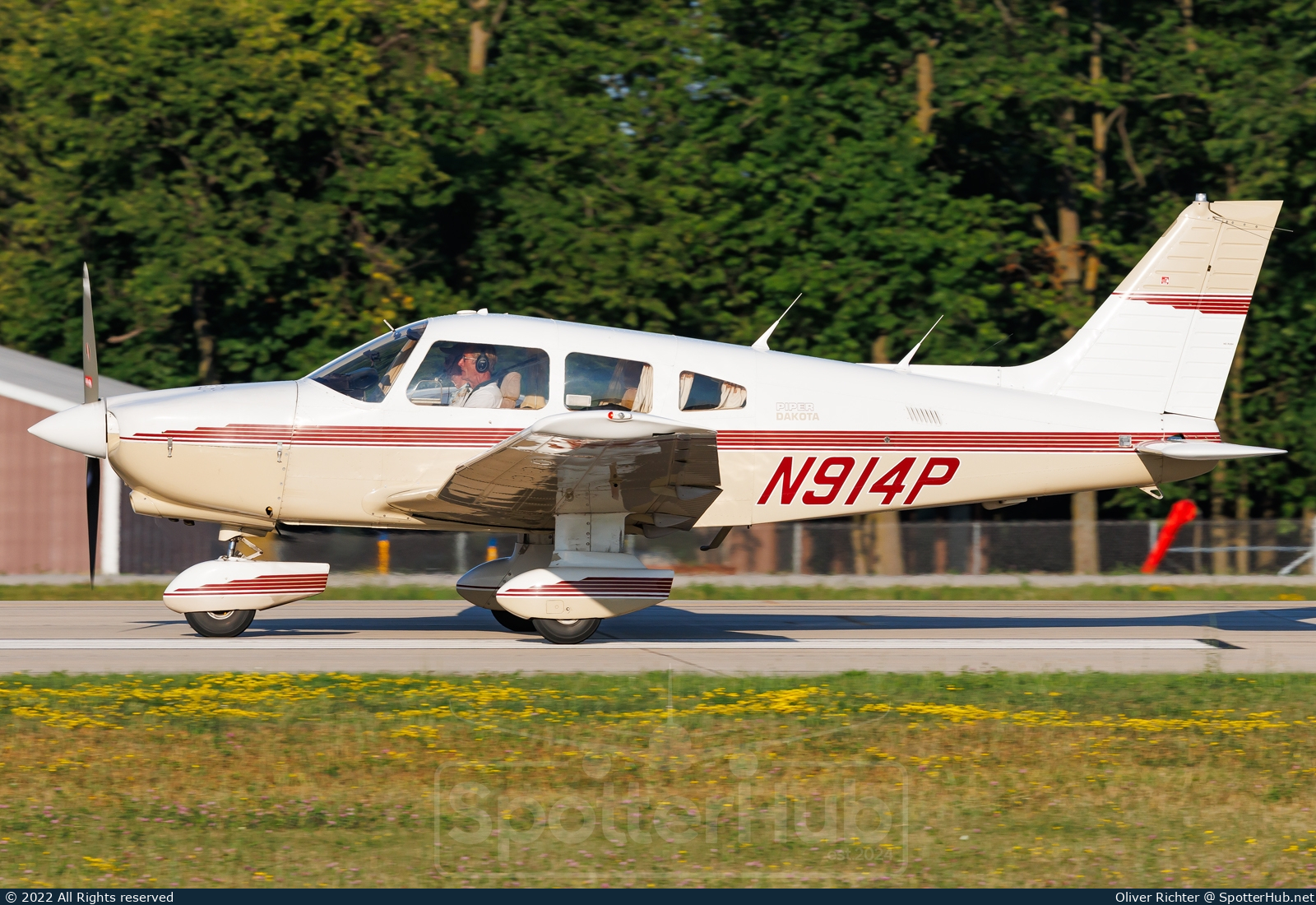 Photo of N914P - Piper PA-28-236 Dakota operated by Land-o-Lakes Flying Club