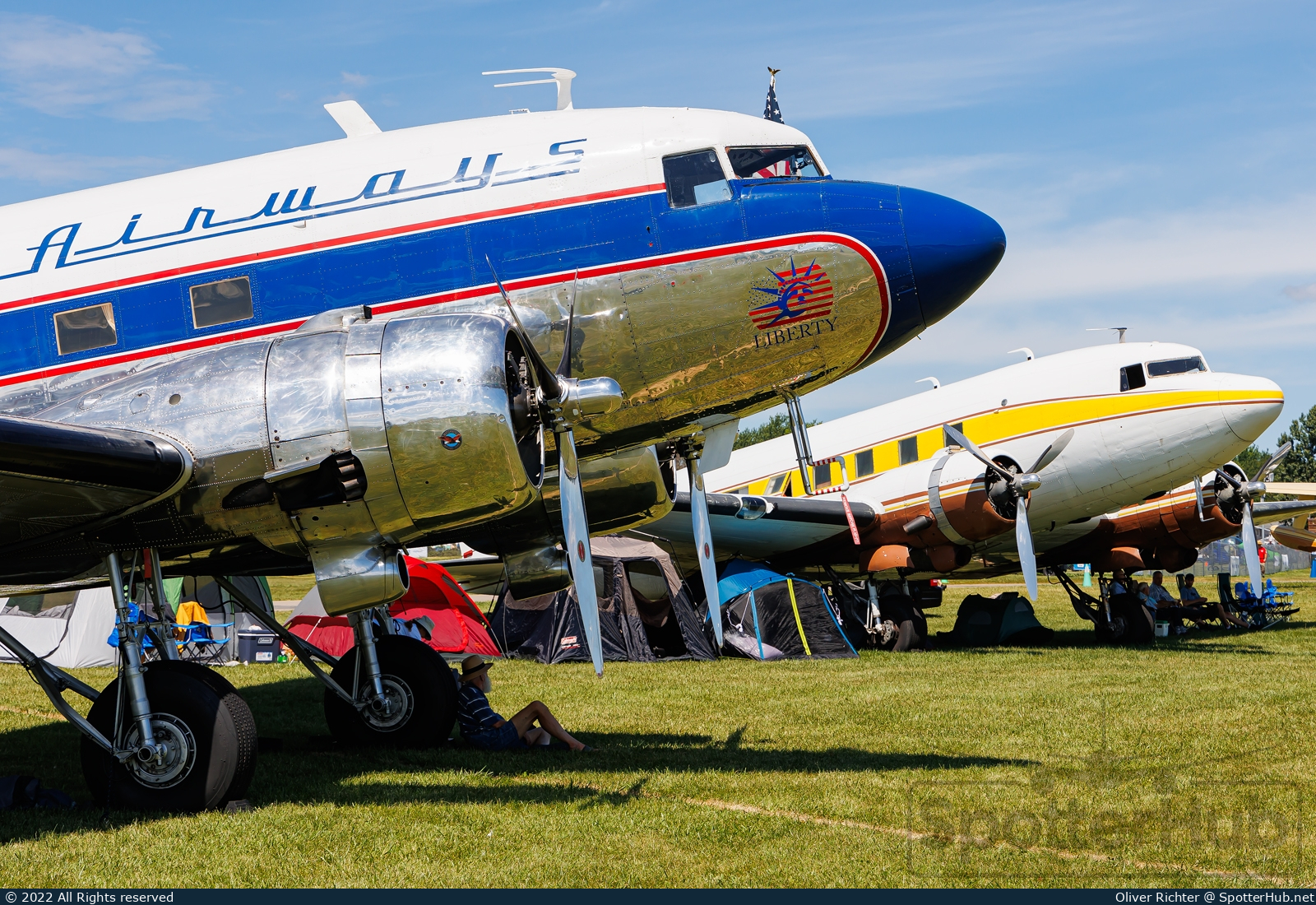 Photo of N25641 - Douglas DC-3C operated by Legend Airways Foundation