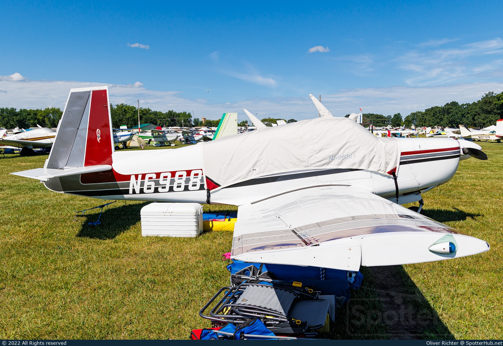 Photo of N6988U - Mooney M20E Super 21 operated by Private