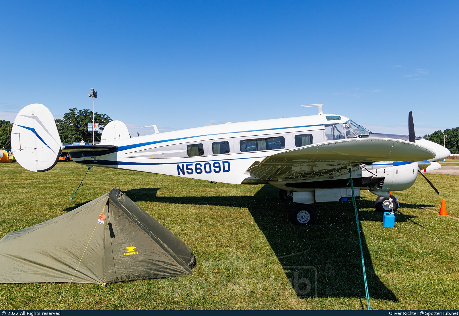 Photo of N5609D - Beechcraft E18S operated by Private