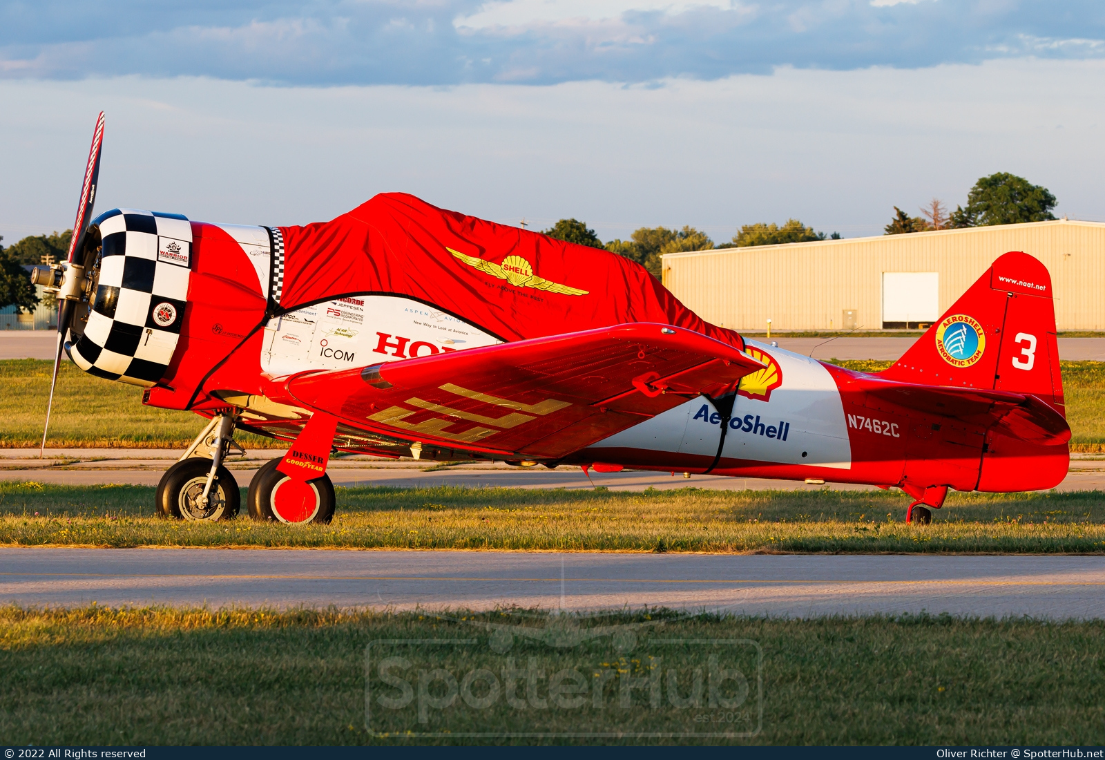 Photo of N7462C - North American T-6F Texan operated by Aeroshell Aerobatic Team
