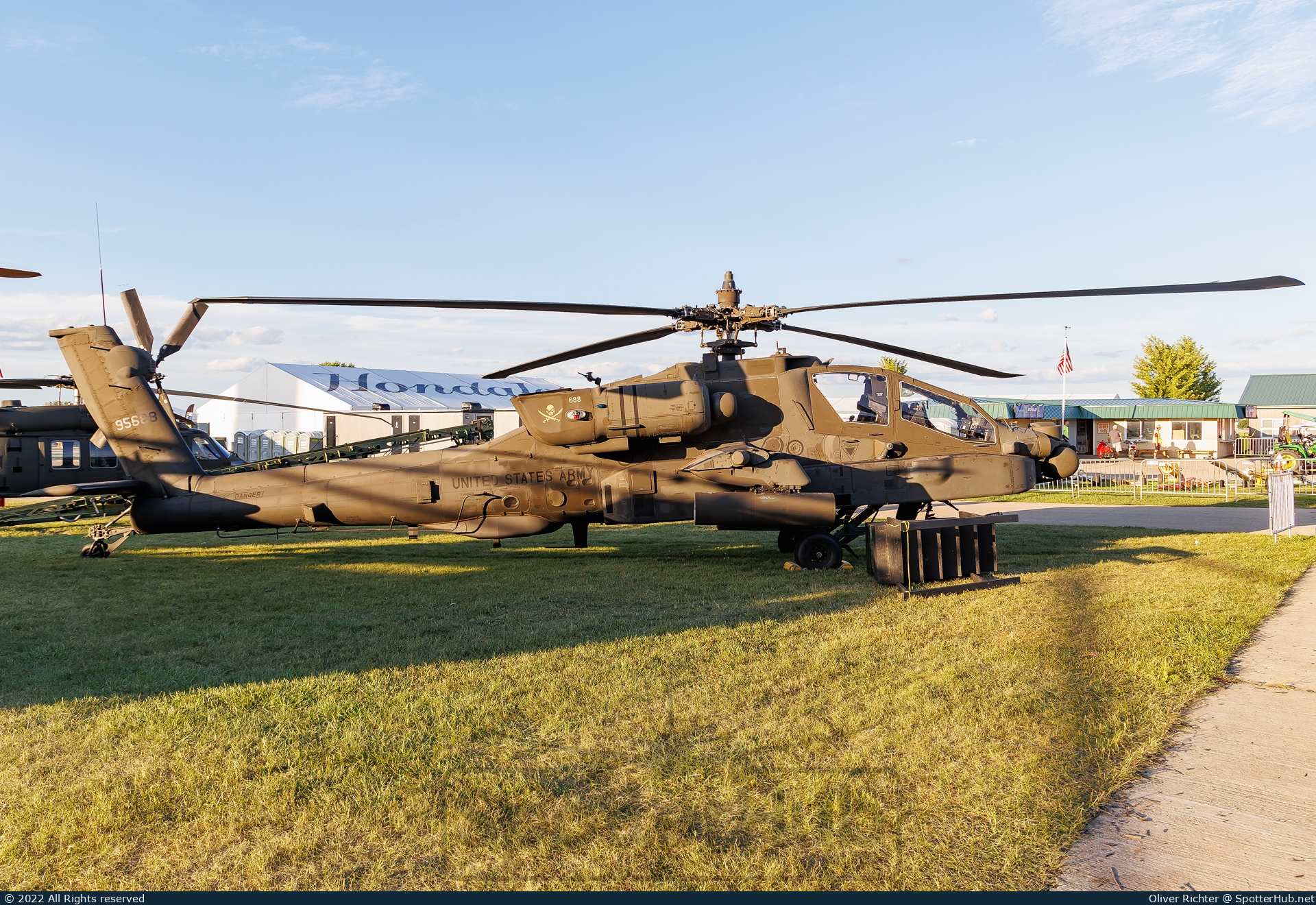 Photo of 09-05688 - Boeing AH-64D Apache operated by US Army