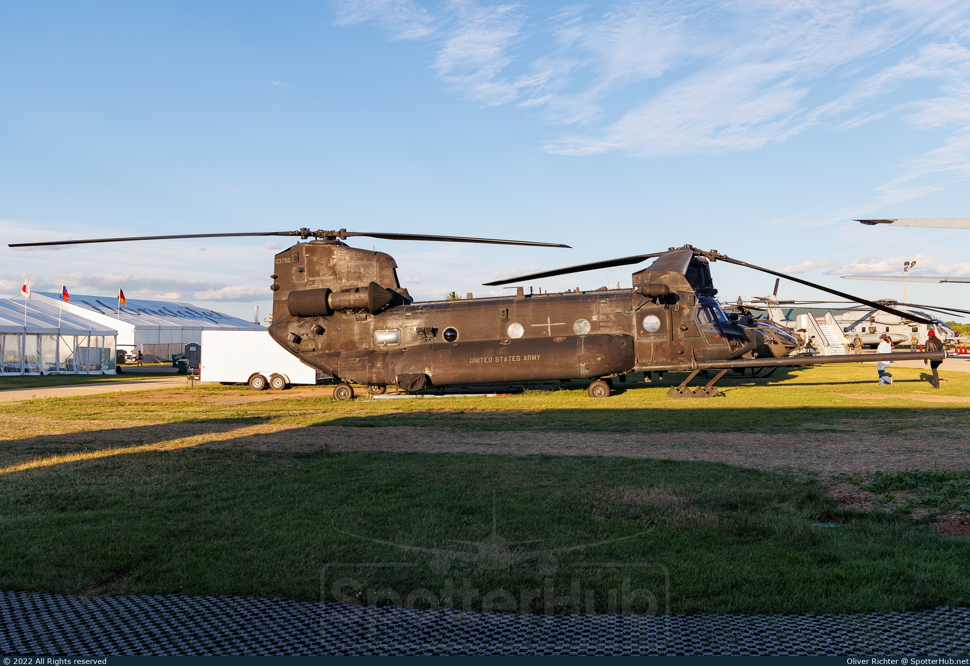 Photo of 04-03750 - Boeing Vertol MH-47G Chinook operated by US Army