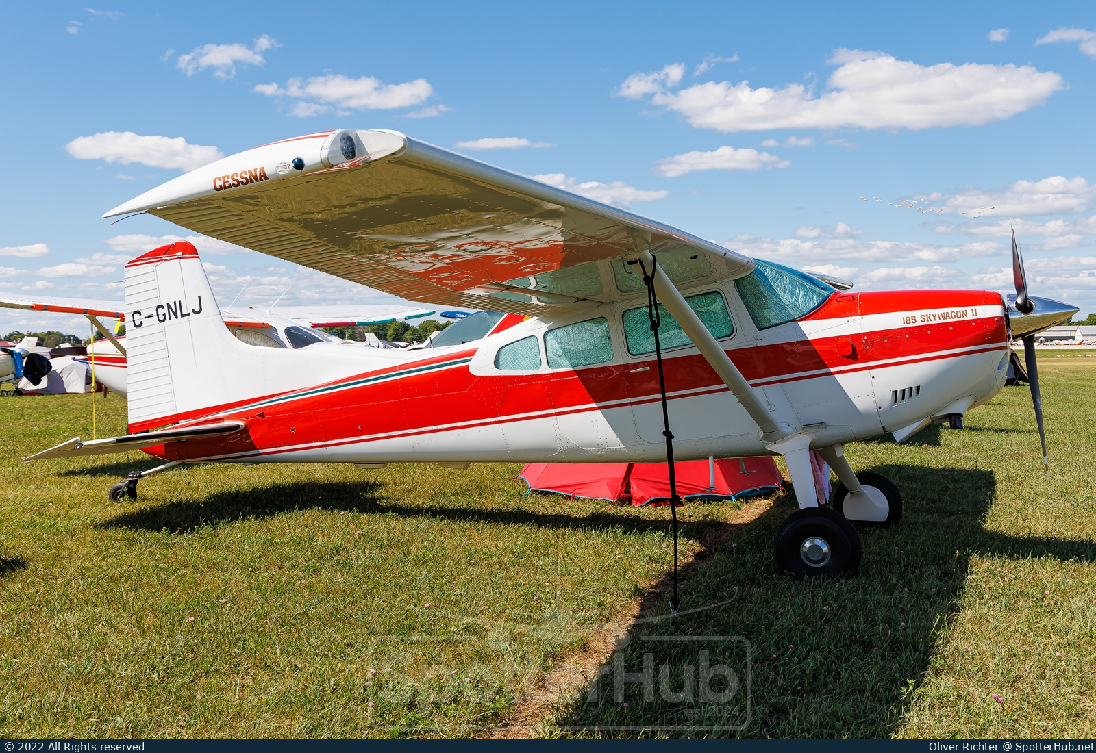 Photo of C-GNLJ - Cessna 180K Skywagon II operated by Private