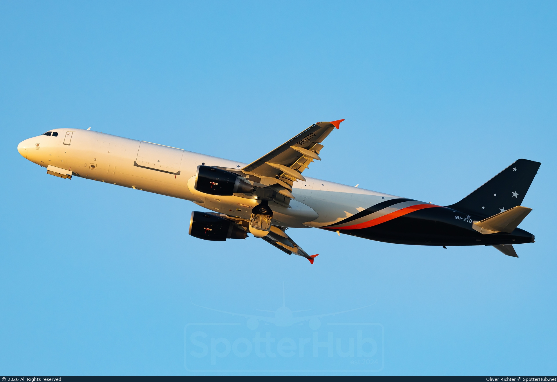 Photo of 9H-ZTD - Airbus A321-211(P2F) operated by Titan Airways Malta