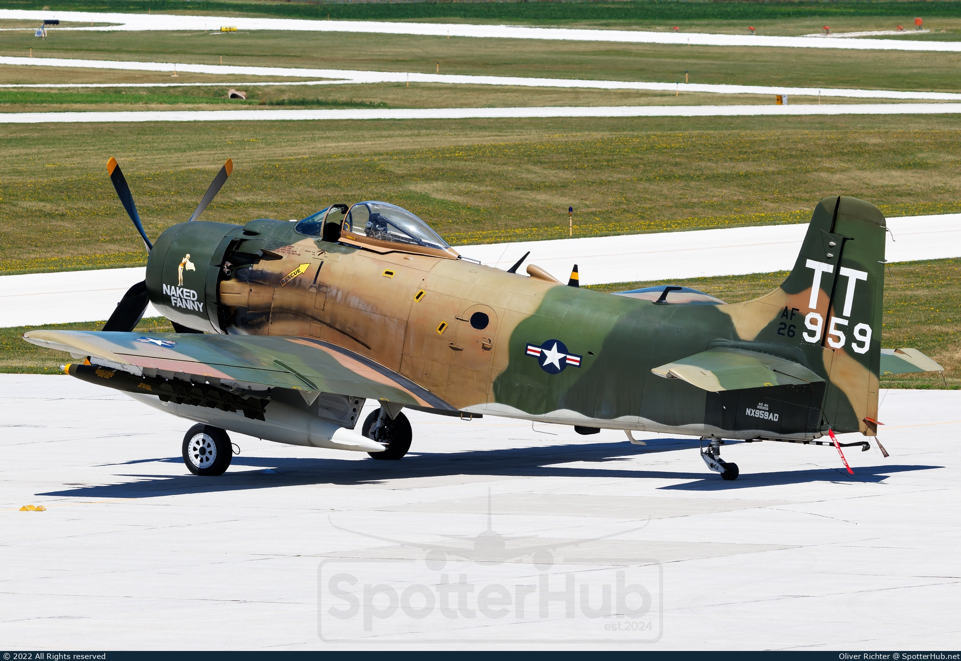 Photo of NX959AD - Douglas AD-4N Skyraider operated by East Iowa Air