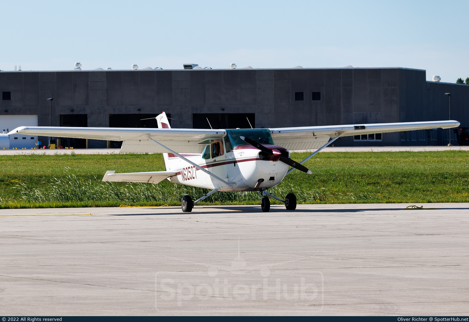 Photo of N62527 - Cessna 172P Skyhawk operated by Private