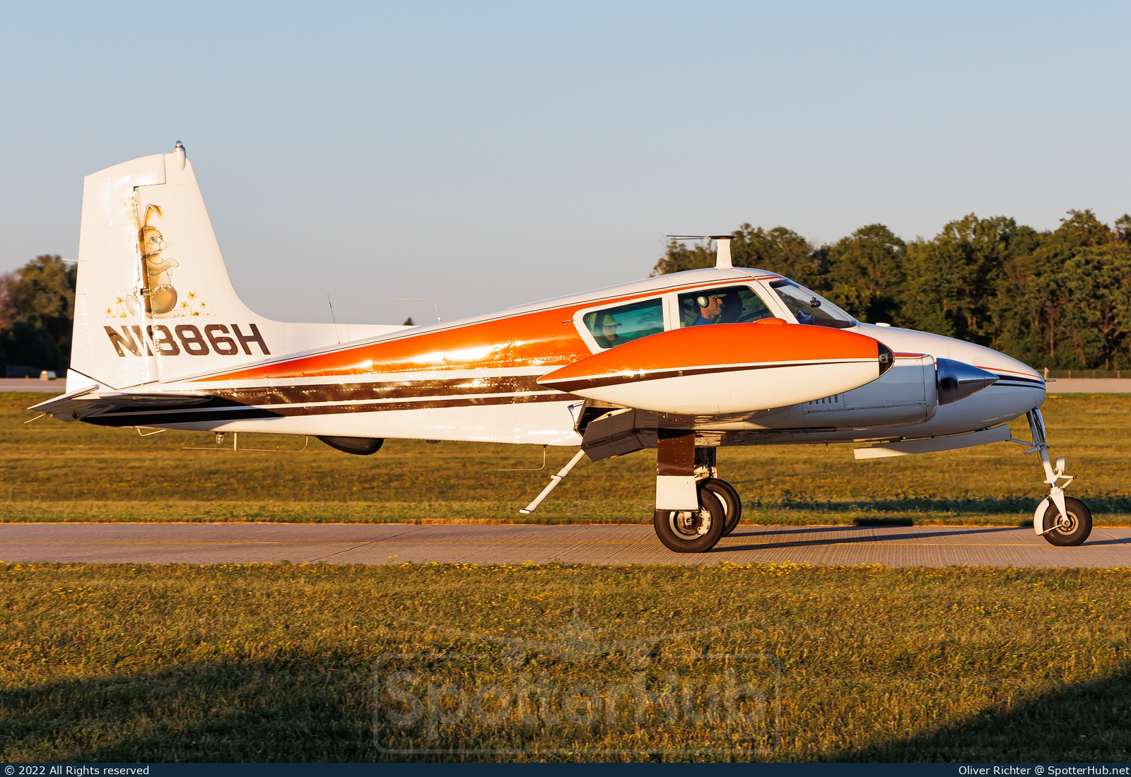 Photo of N1886H - Cessna 310C operated by Private