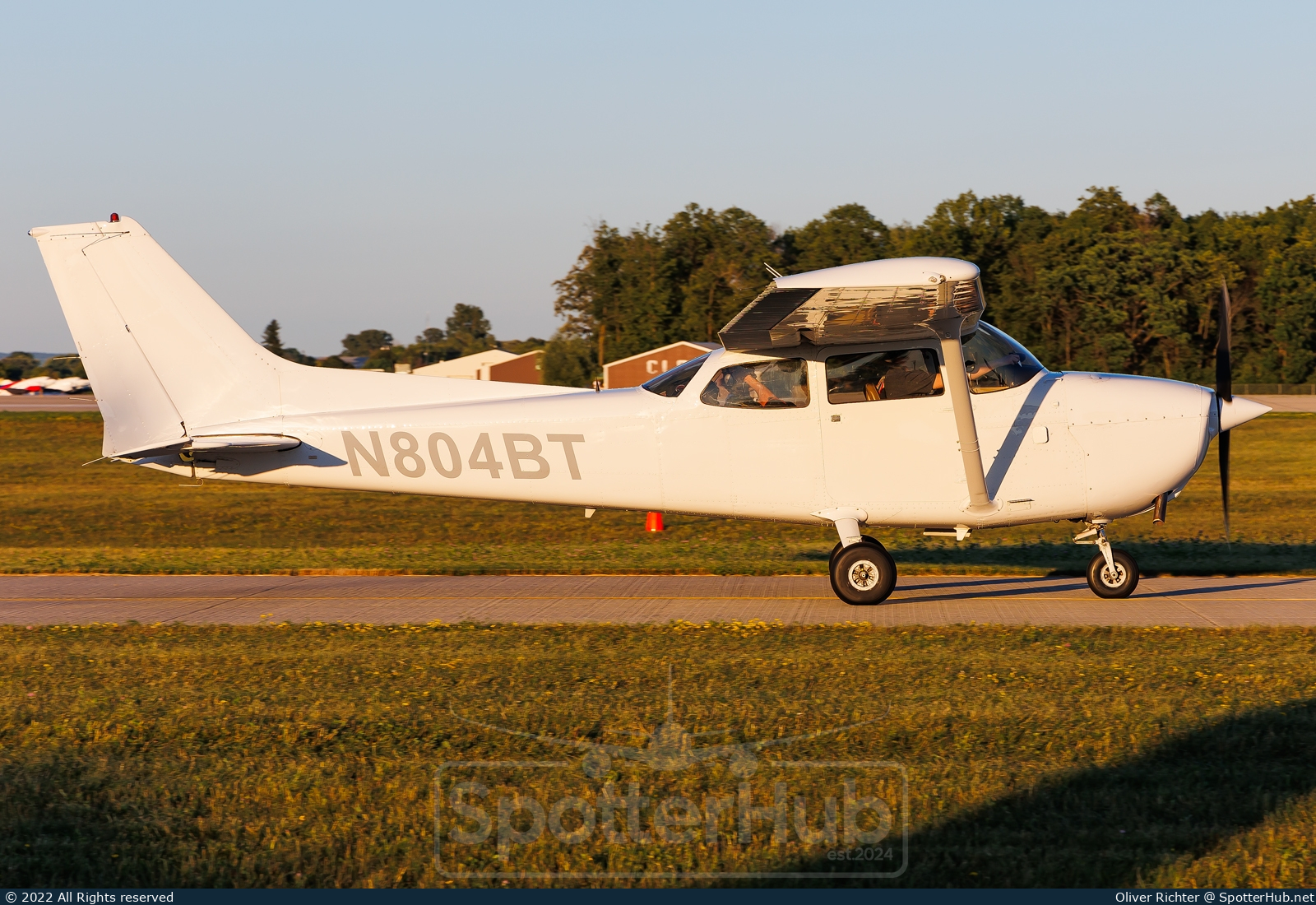 Photo of N804BT - Cessna 172N Skyhawk operated by Glidepath Aviation