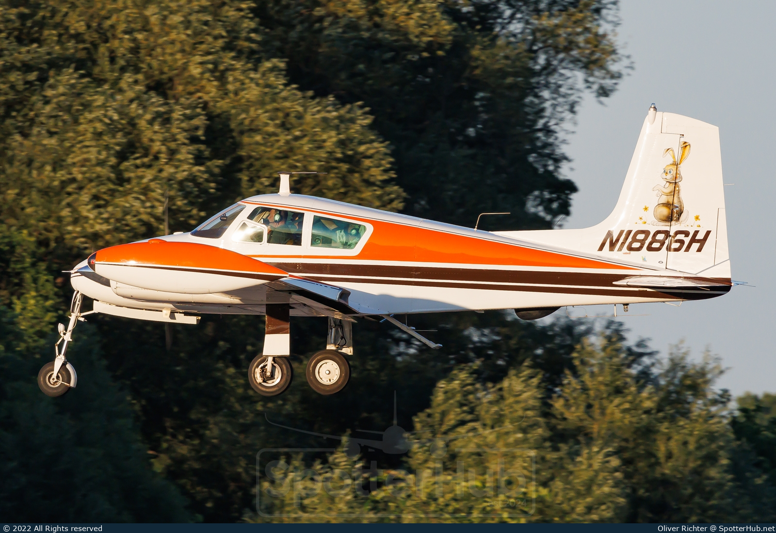Photo of N1886H - Cessna 310C operated by Private