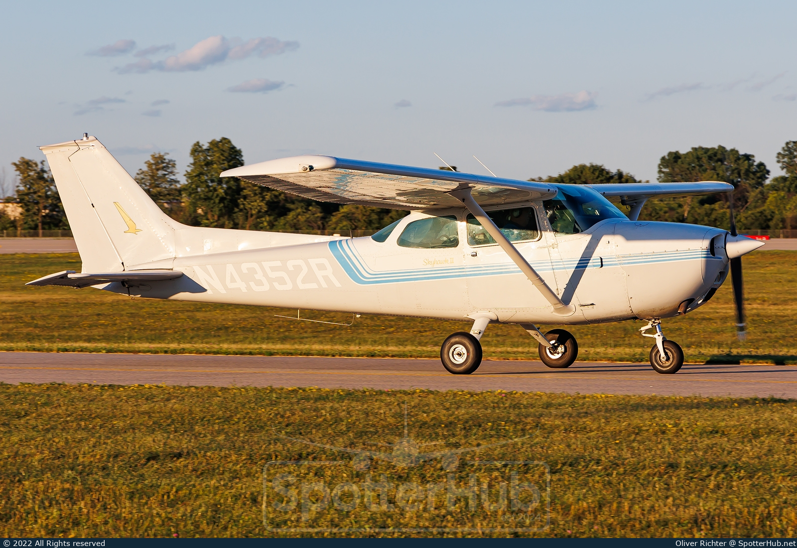 Photo of N4352R - Cessna 172M Skyhawk II operated by Quad City Area Flying Eagles