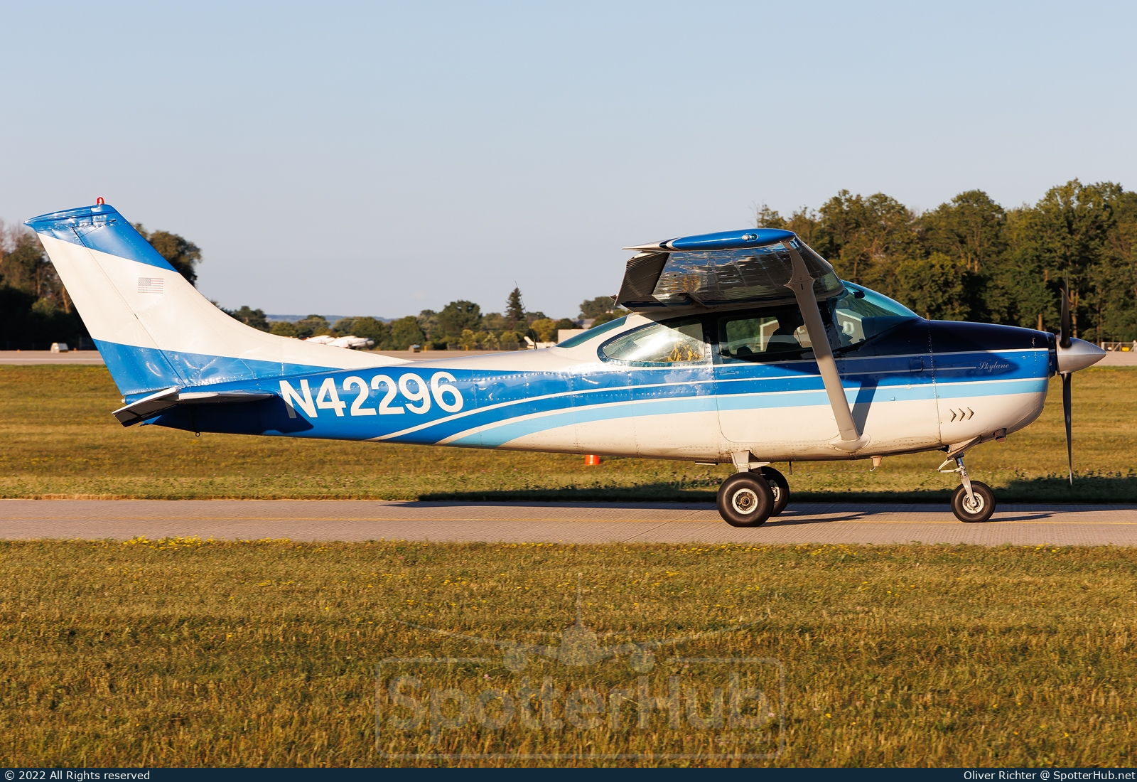 Photo of N42296 - Cessna 182L Skylane operated by Private