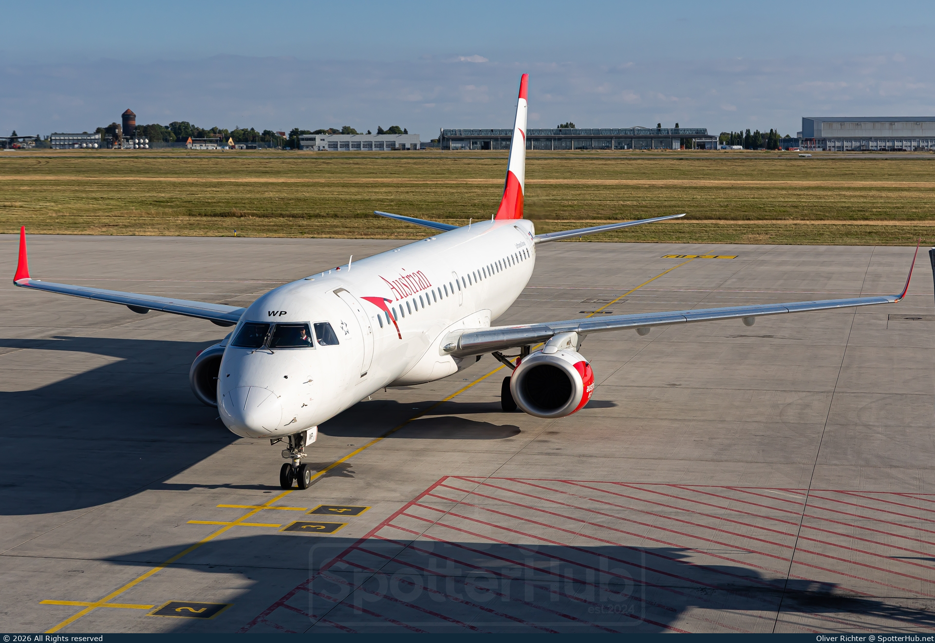 Photo of OE-LWP - Embraer ERJ-195LR operated by Austrian Airlines
