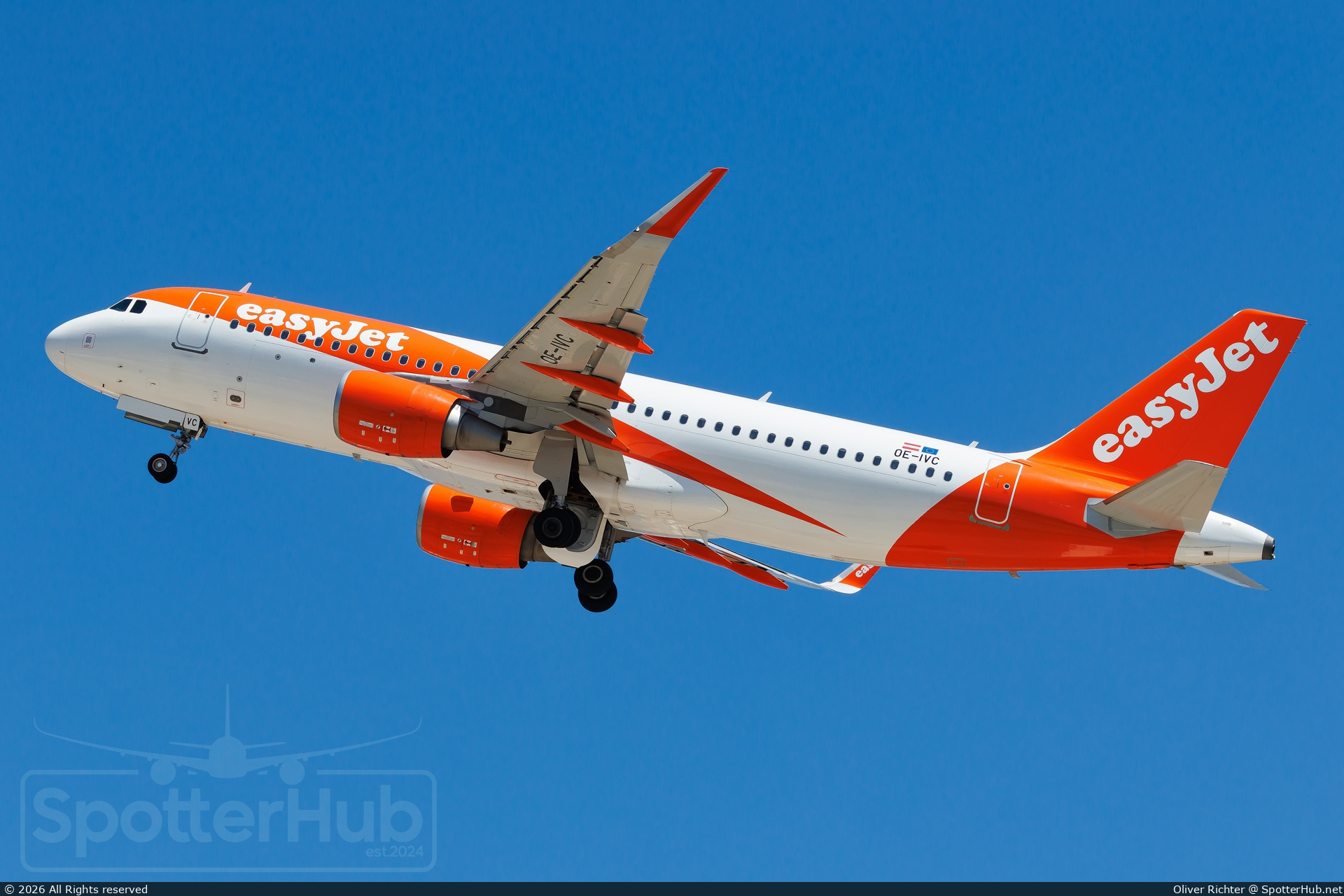 Photo of OE-IVC - Airbus A320-214 operated by easyJet Europe