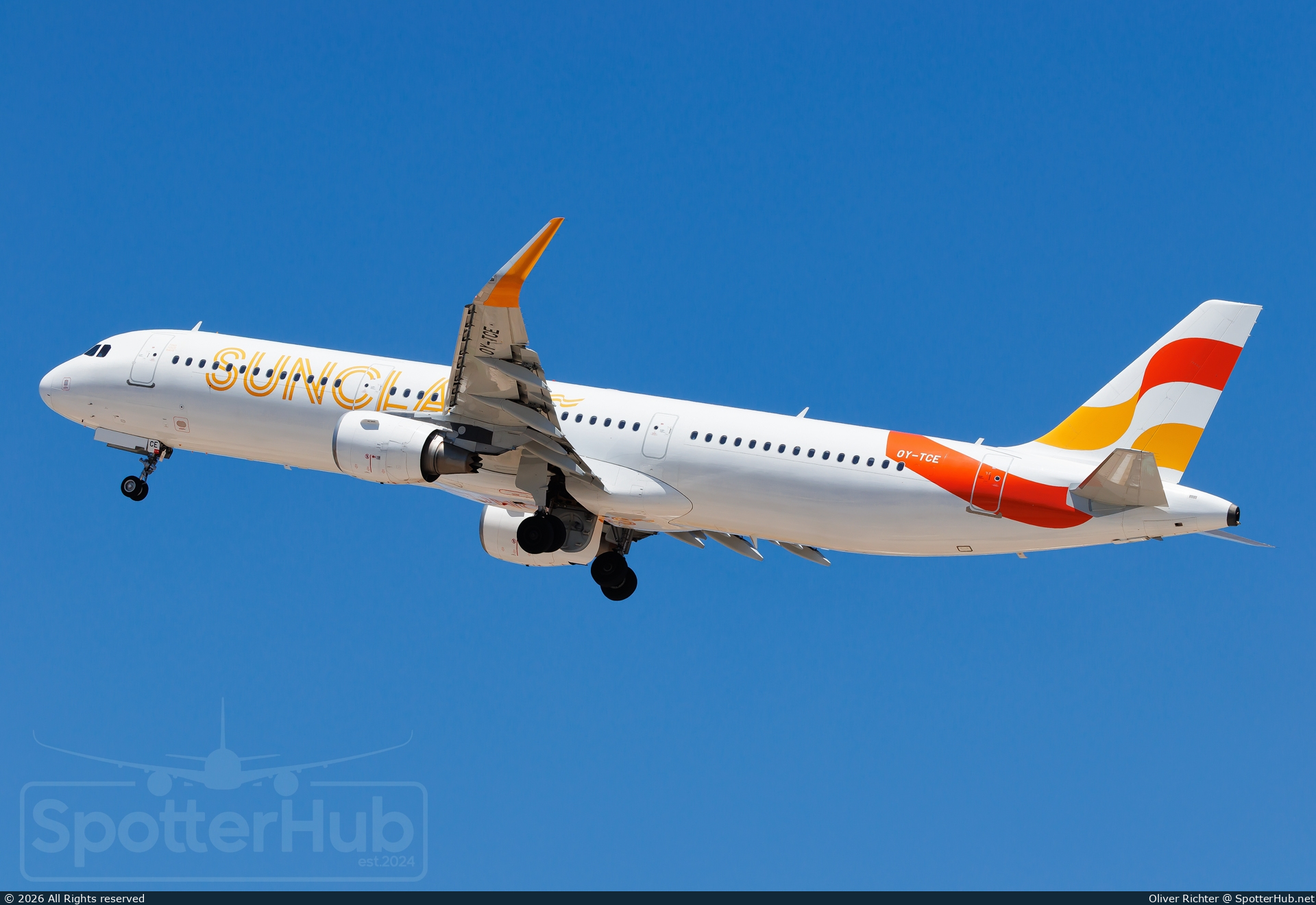 Photo of OY-TCE - Airbus A321-211 operated by Sunclass Airlines