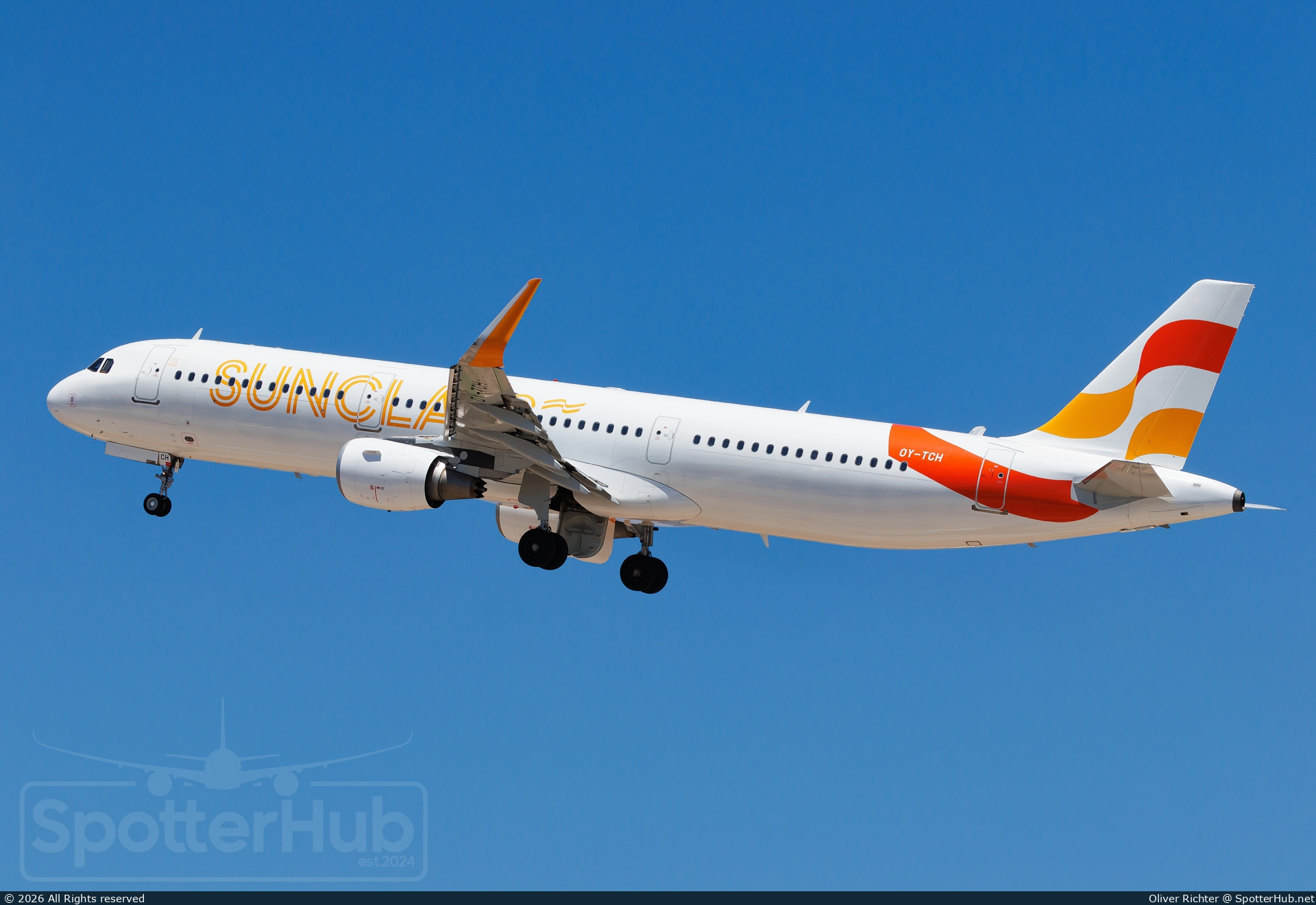 Photo of OY-TCH - Airbus A321-211 operated by Sunclass Airlines