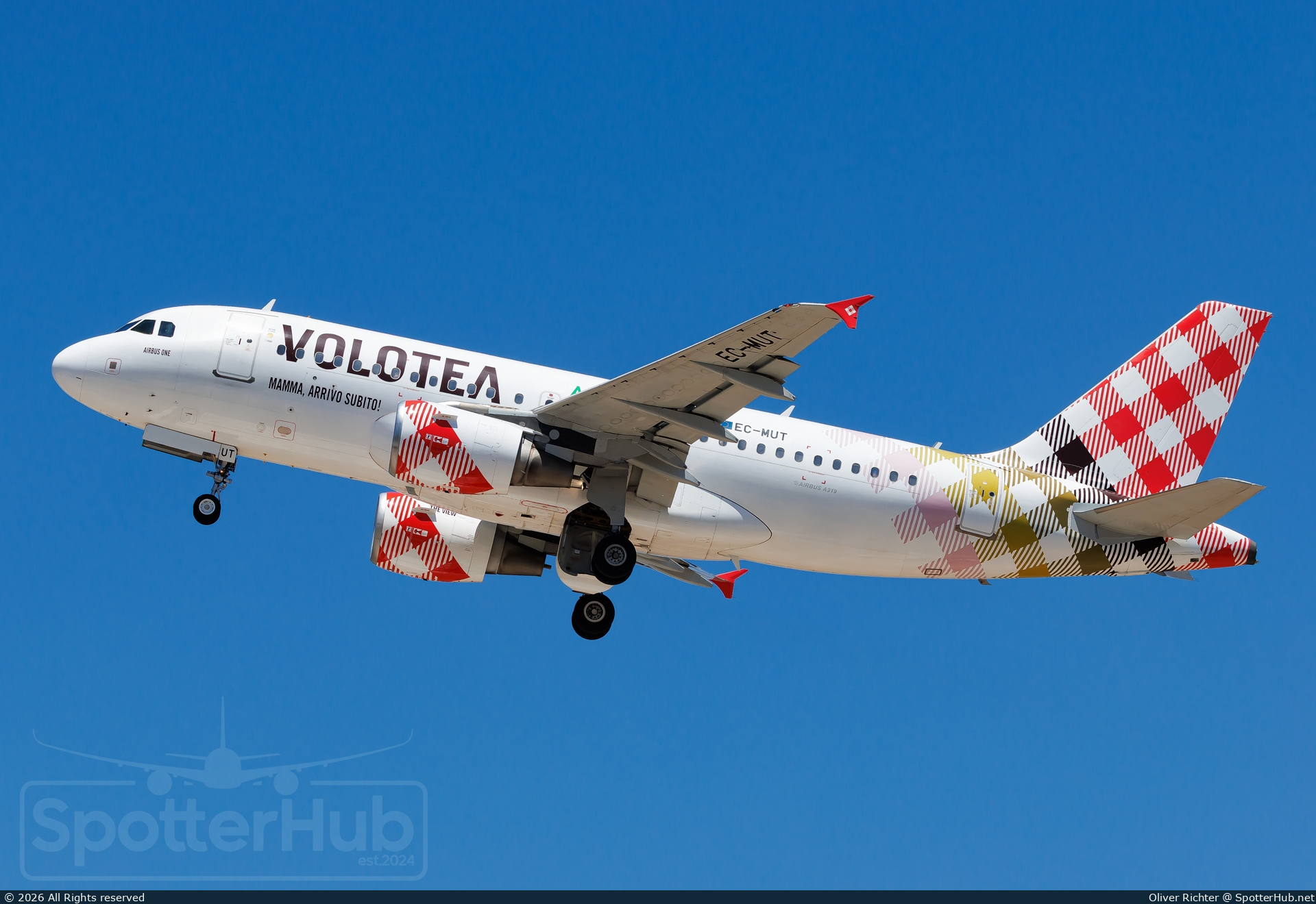 Photo of EC-MUT - Airbus A319-111 operated by Volotea