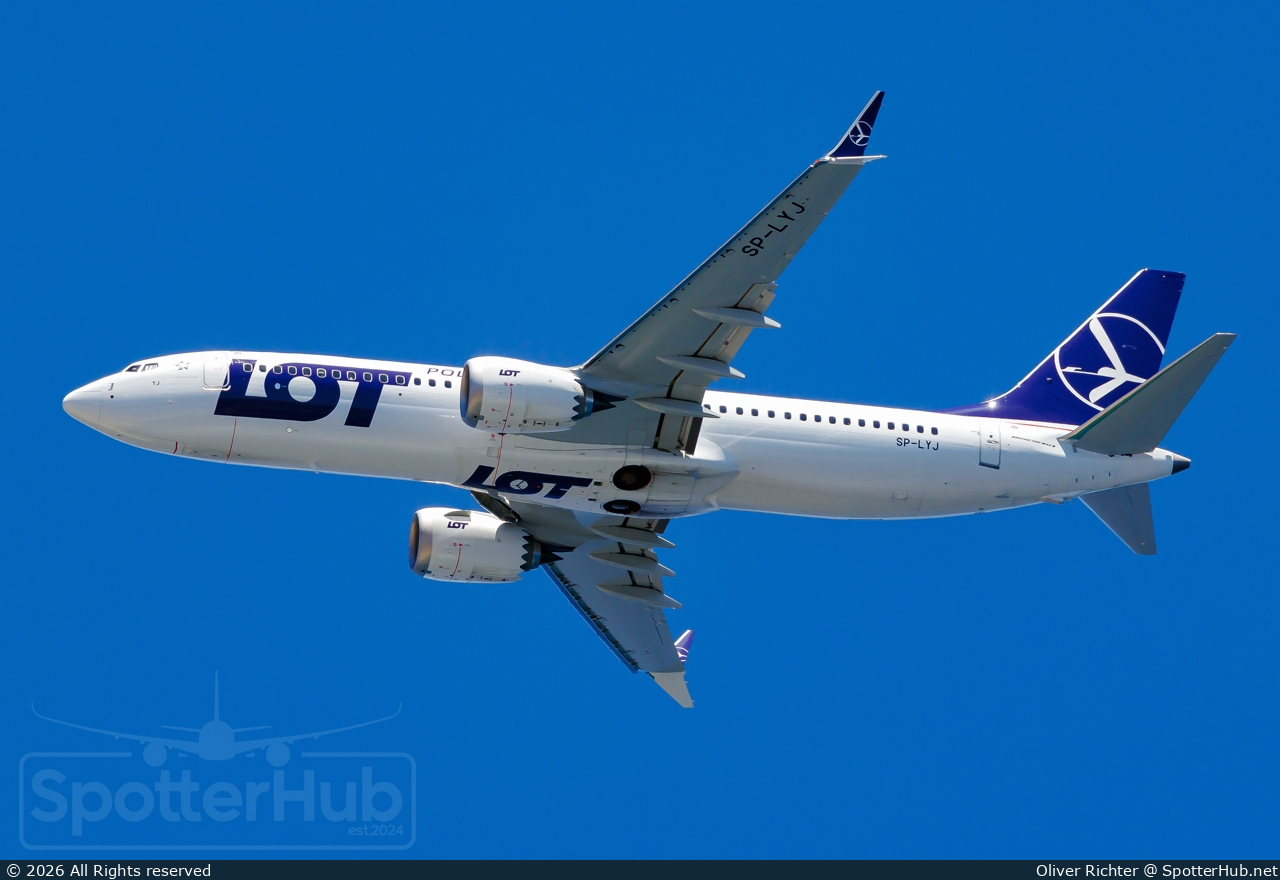Photo of SP-LYJ - Boeing 737 MAX 8 operated by LOT Polish Airlines