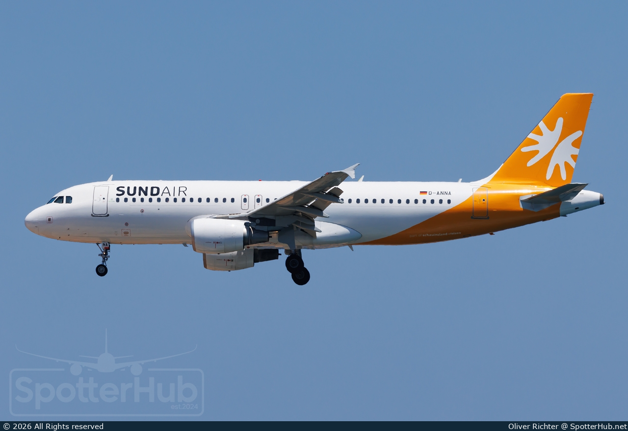 Photo of D-ANNA - Airbus A320-214 operated by Sundair