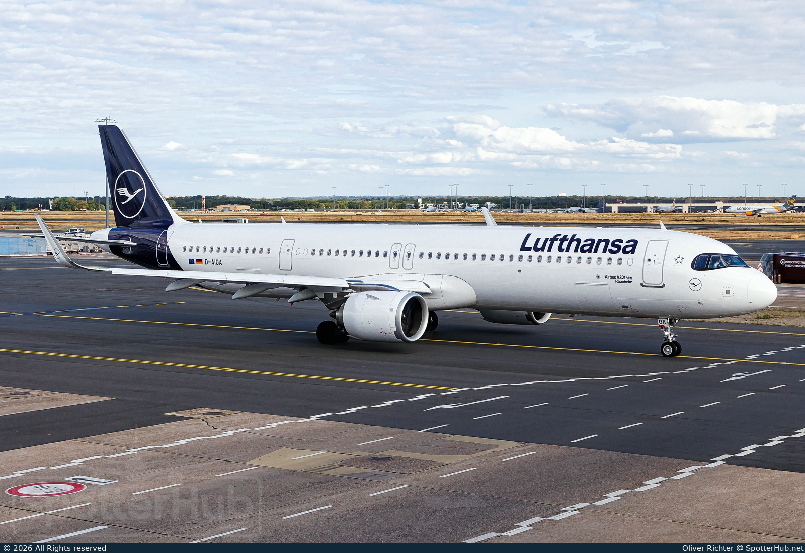 Photo of D-AIOA - Airbus A321-251NX operated by Lufthansa