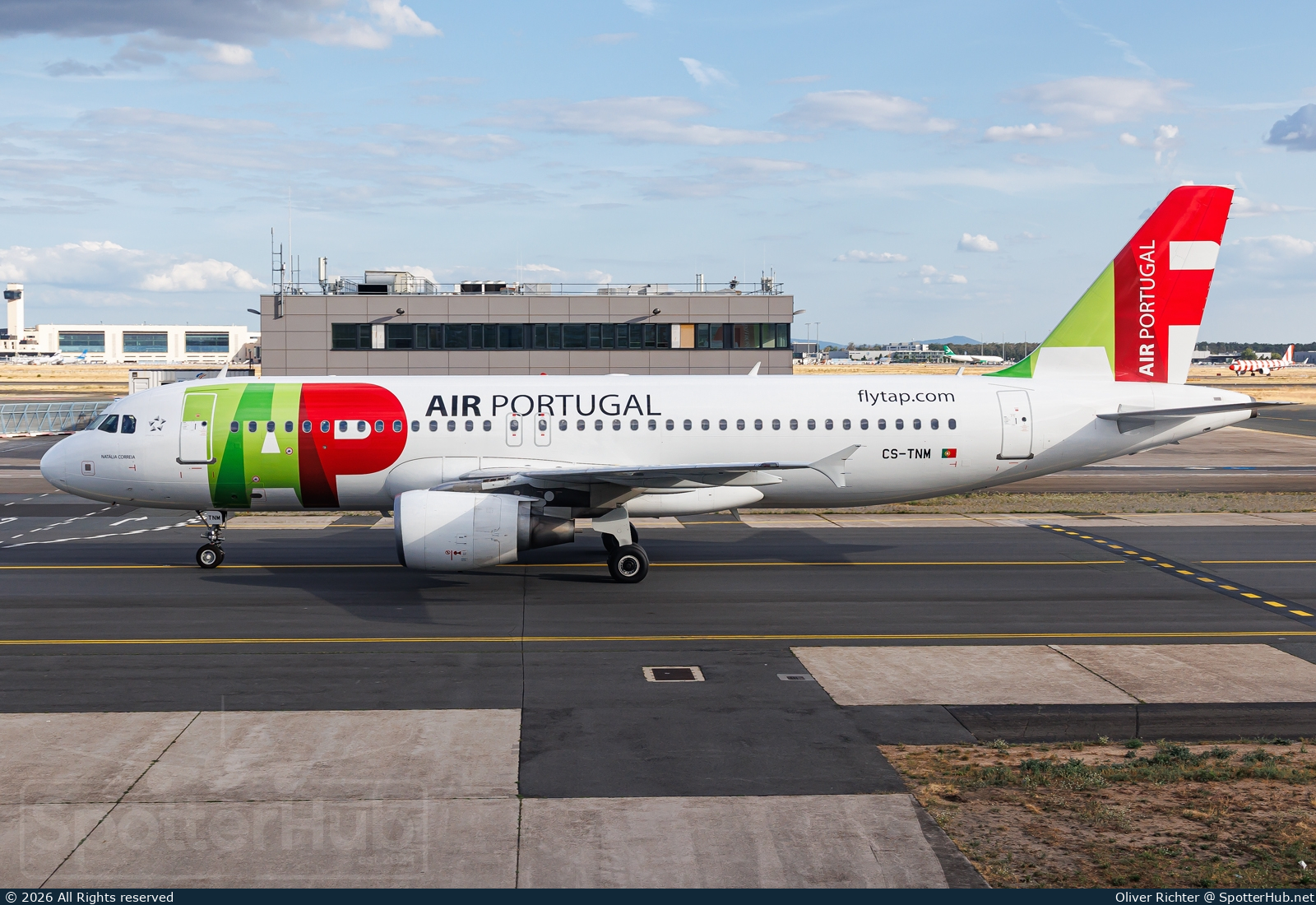 Photo of CS-TNM - Airbus A320-214 operated by TAP Air Portugal