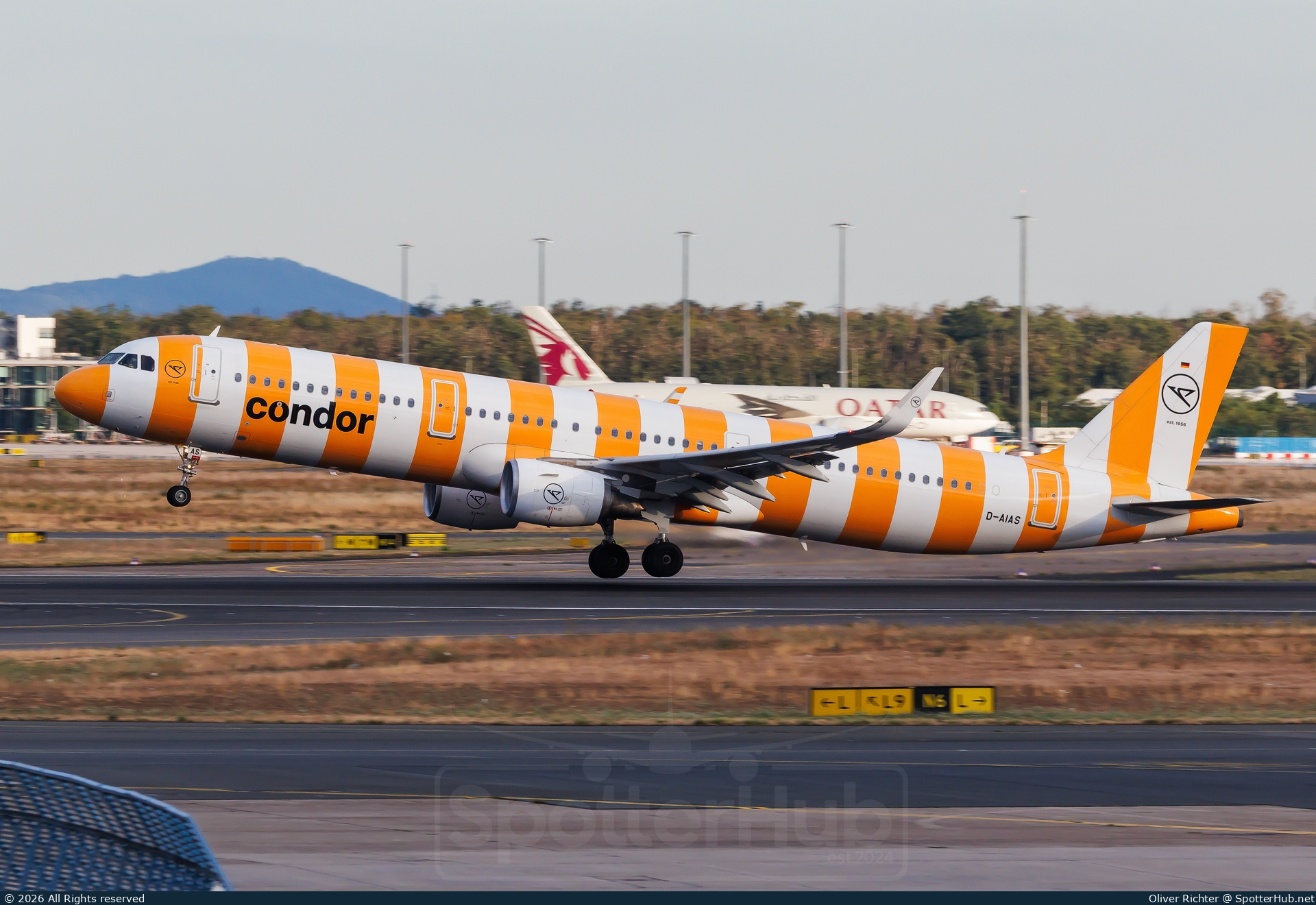 Photo of D-AIAS - Airbus A321-211 operated by Condor