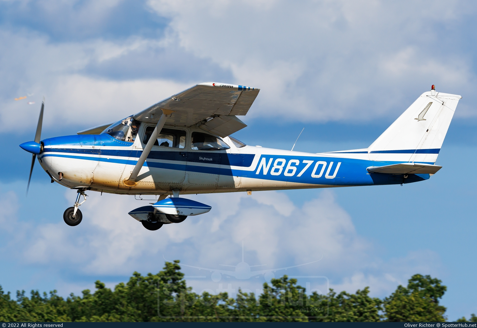 Photo of N8670U - Cessna 172F Skyhawk operated by Private