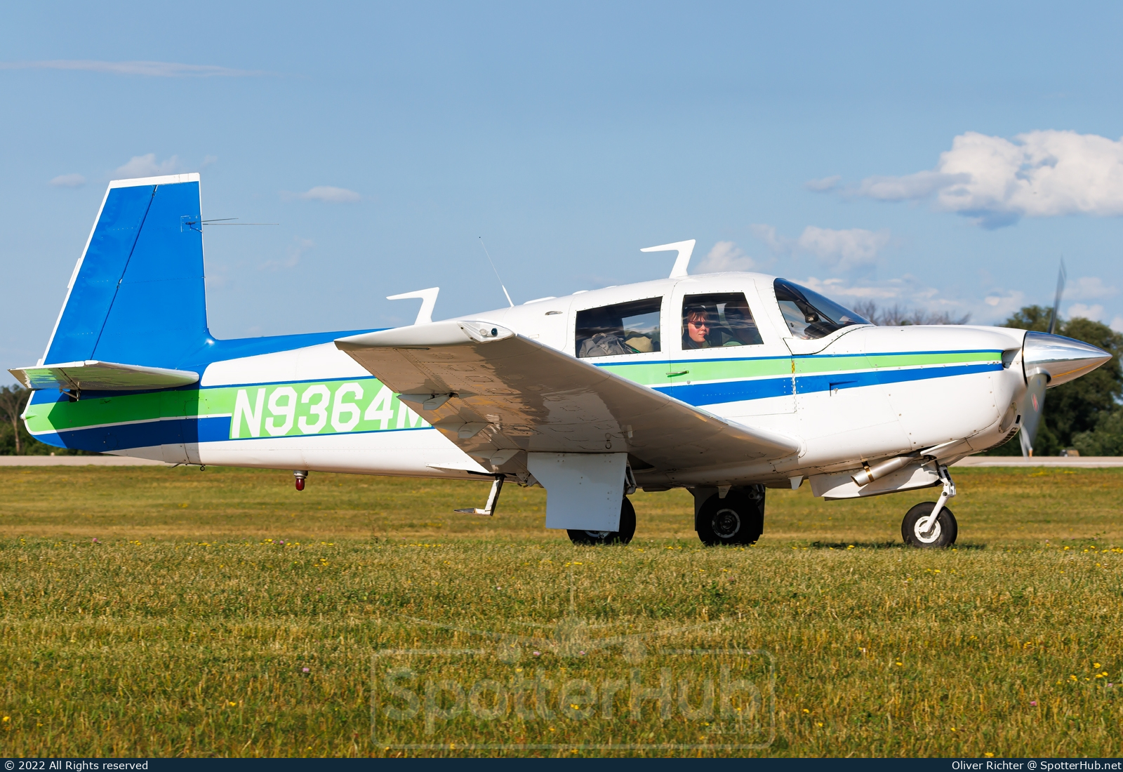 Photo of N9364M - Mooney M20E Super 21 operated by Private