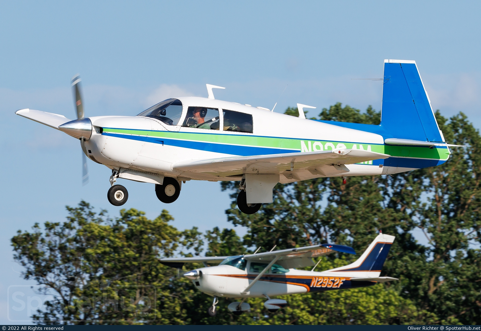 Photo of N9364M - Mooney M20E Super 21 operated by Private