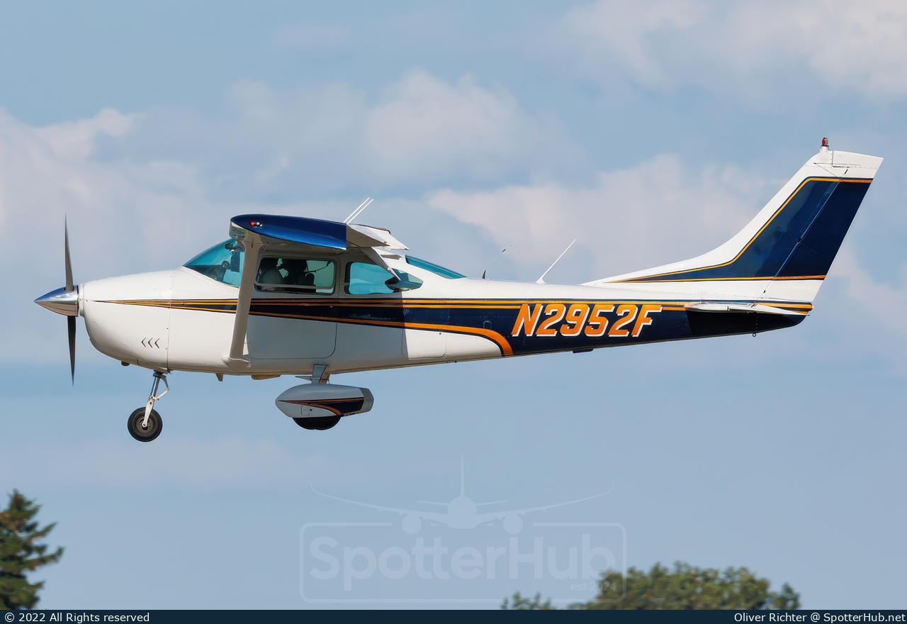 Photo of N2952F - Cessna 182J Skylane operated by Private