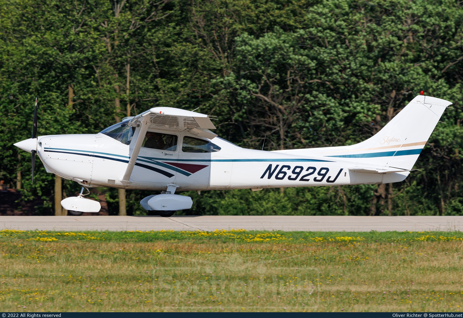 Photo of N6929J - Cessna 182S Skylane operated by Private