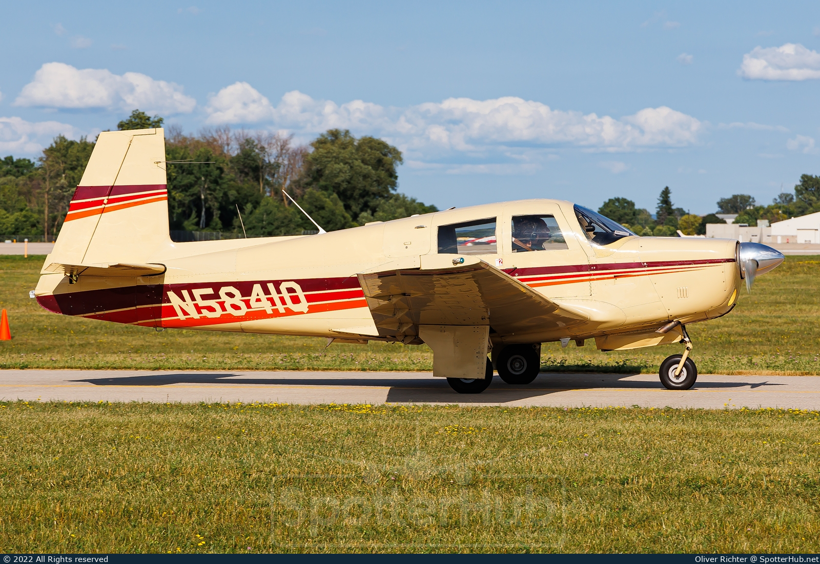 Photo of N5841Q - Mooney M20E Super 21 operated by Private