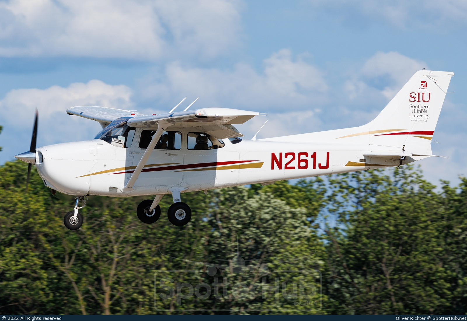 Photo of N261J - Cessna 172S Skyhawk SP operated by Southern Illinois University