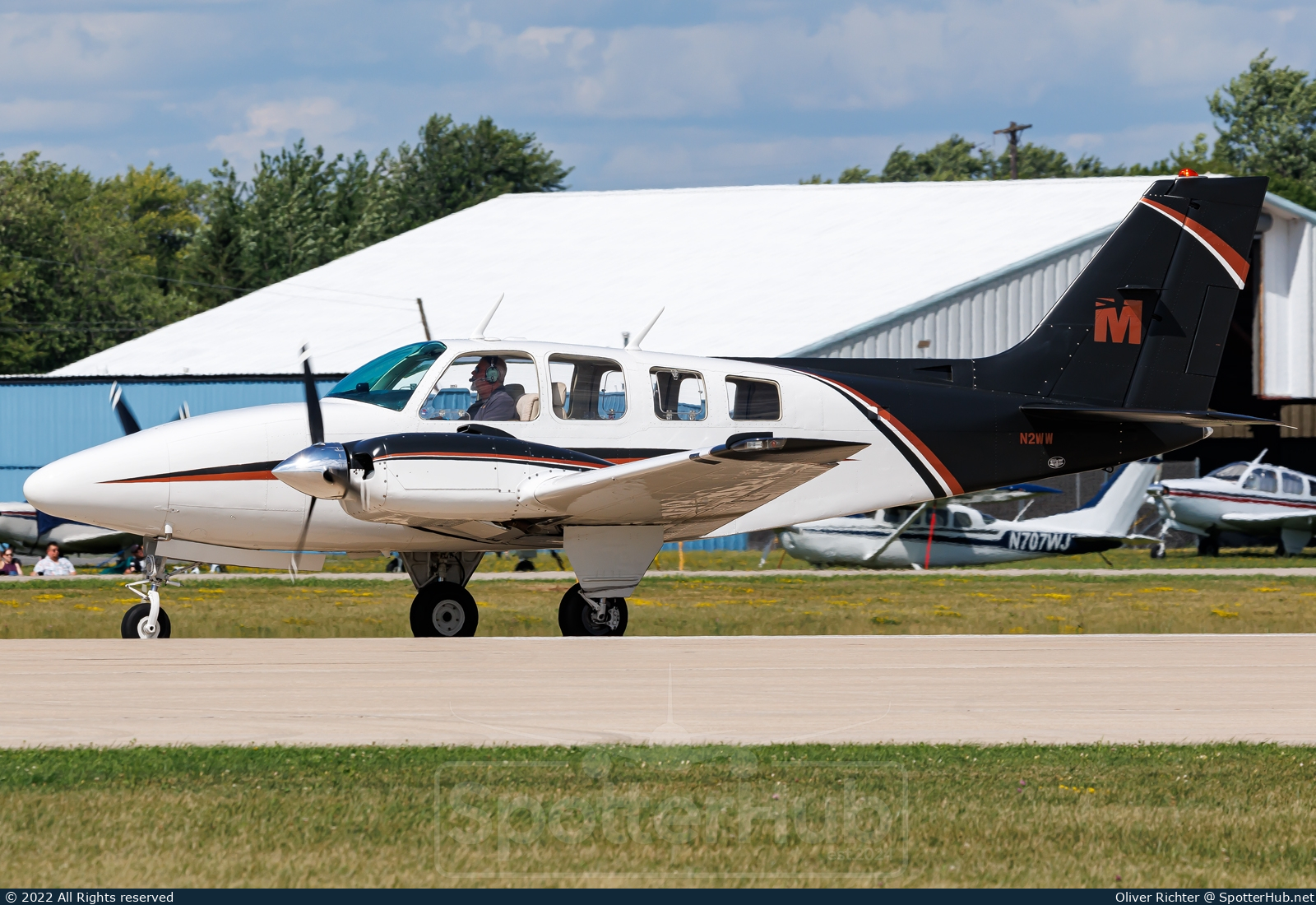 Photo of N2WW - Beechcraft 58 Baron operated by Private