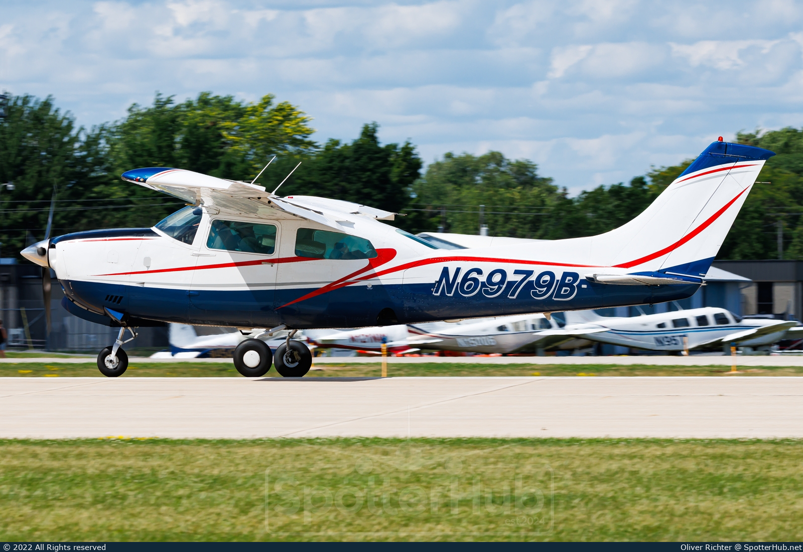 Photo of N6979B - Cessna 210M Centurion operated by Private