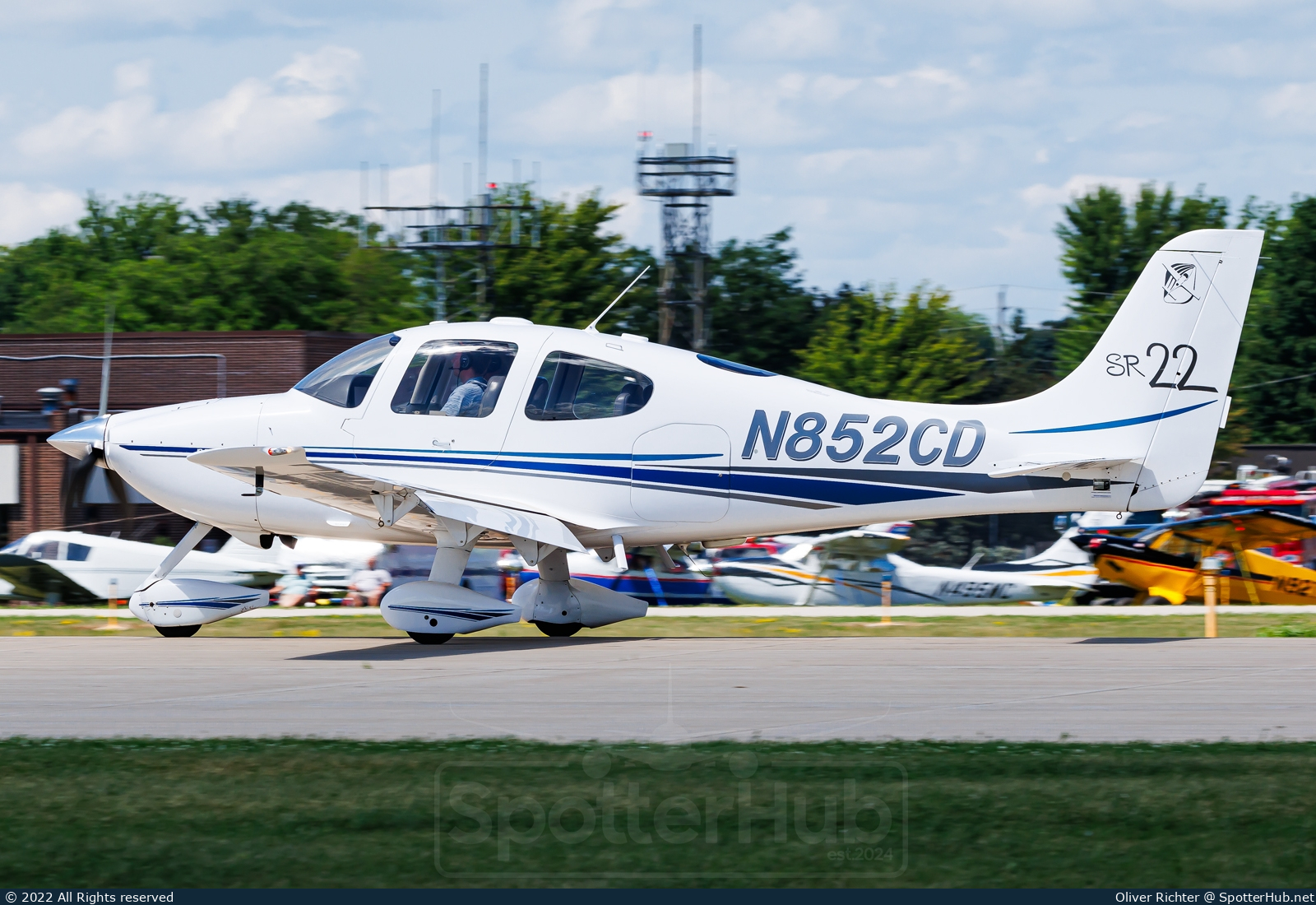 Photo of N852CD - Cirrus SR22 G1 operated by Private
