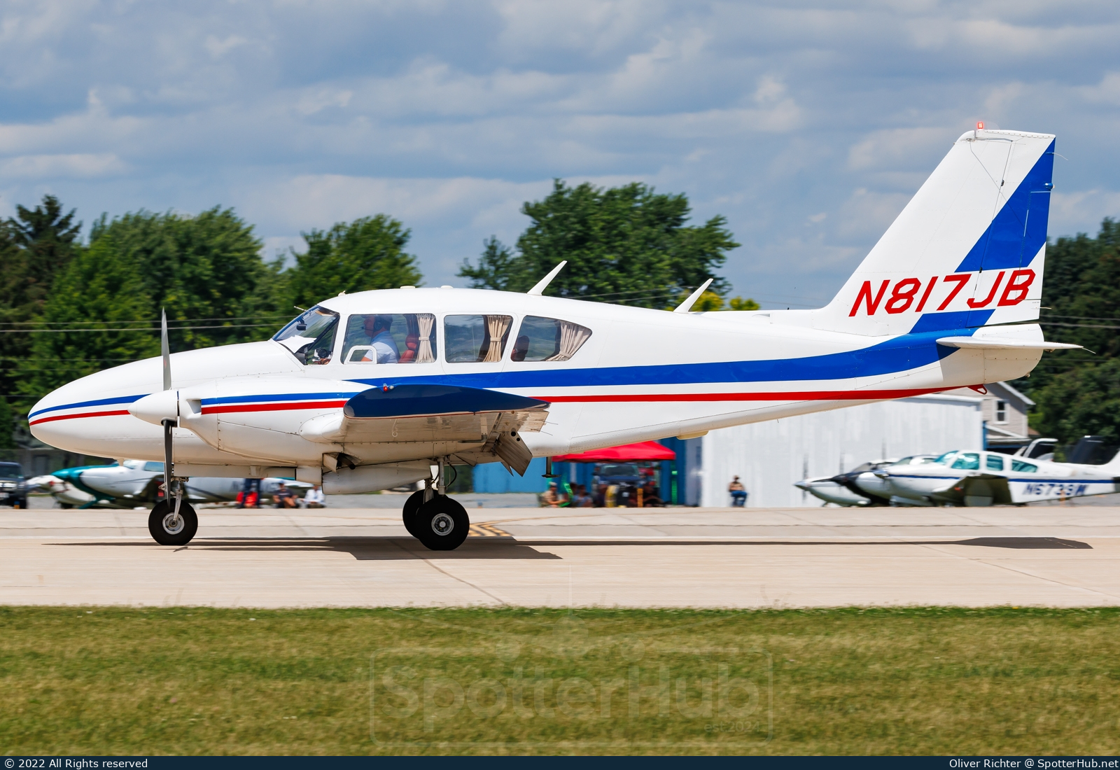 Photo of N817JB - Piper PA-23-250 Aztec D operated by Private