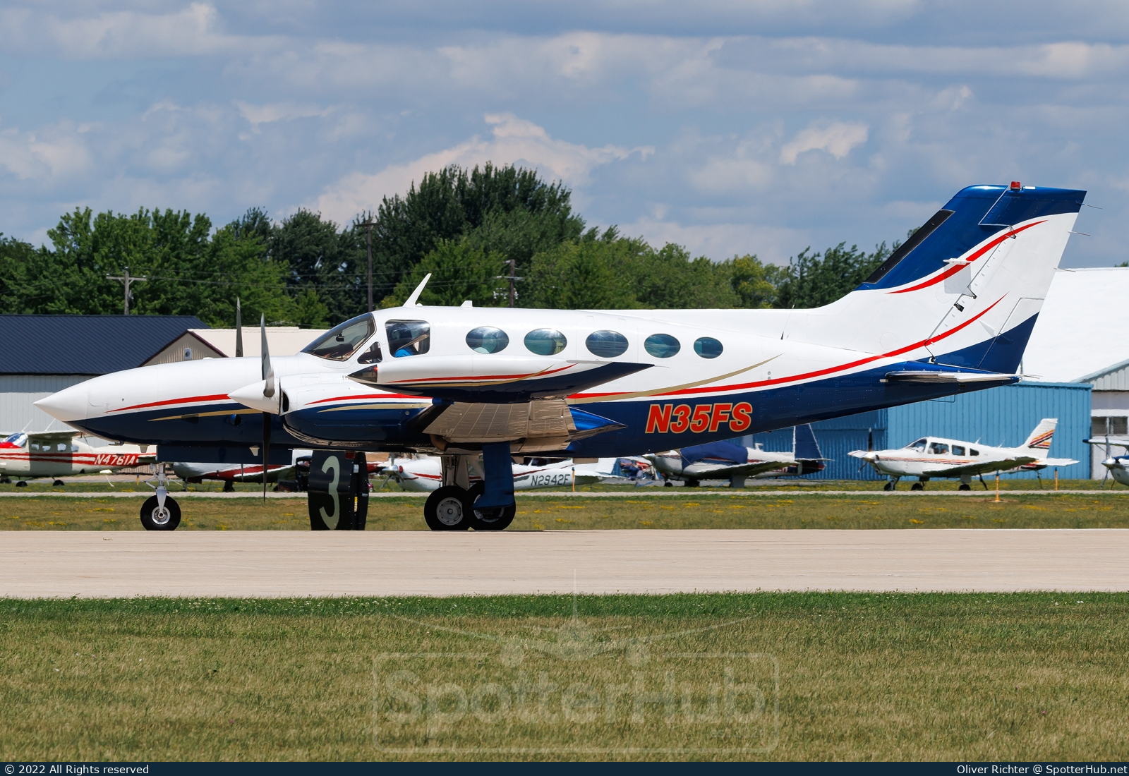 Photo of N35FS - Cessna 421B Golden Eagle operated by Private