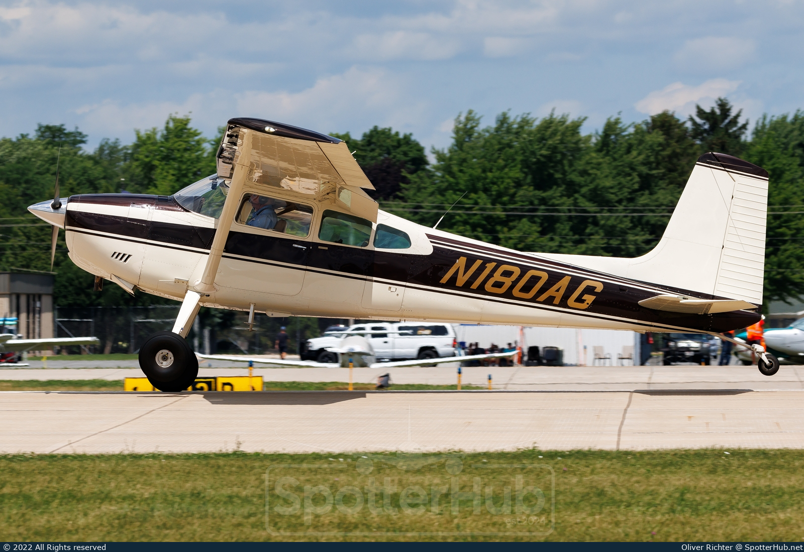 Photo of N180AG - Cessna 180H Skywagon operated by Private