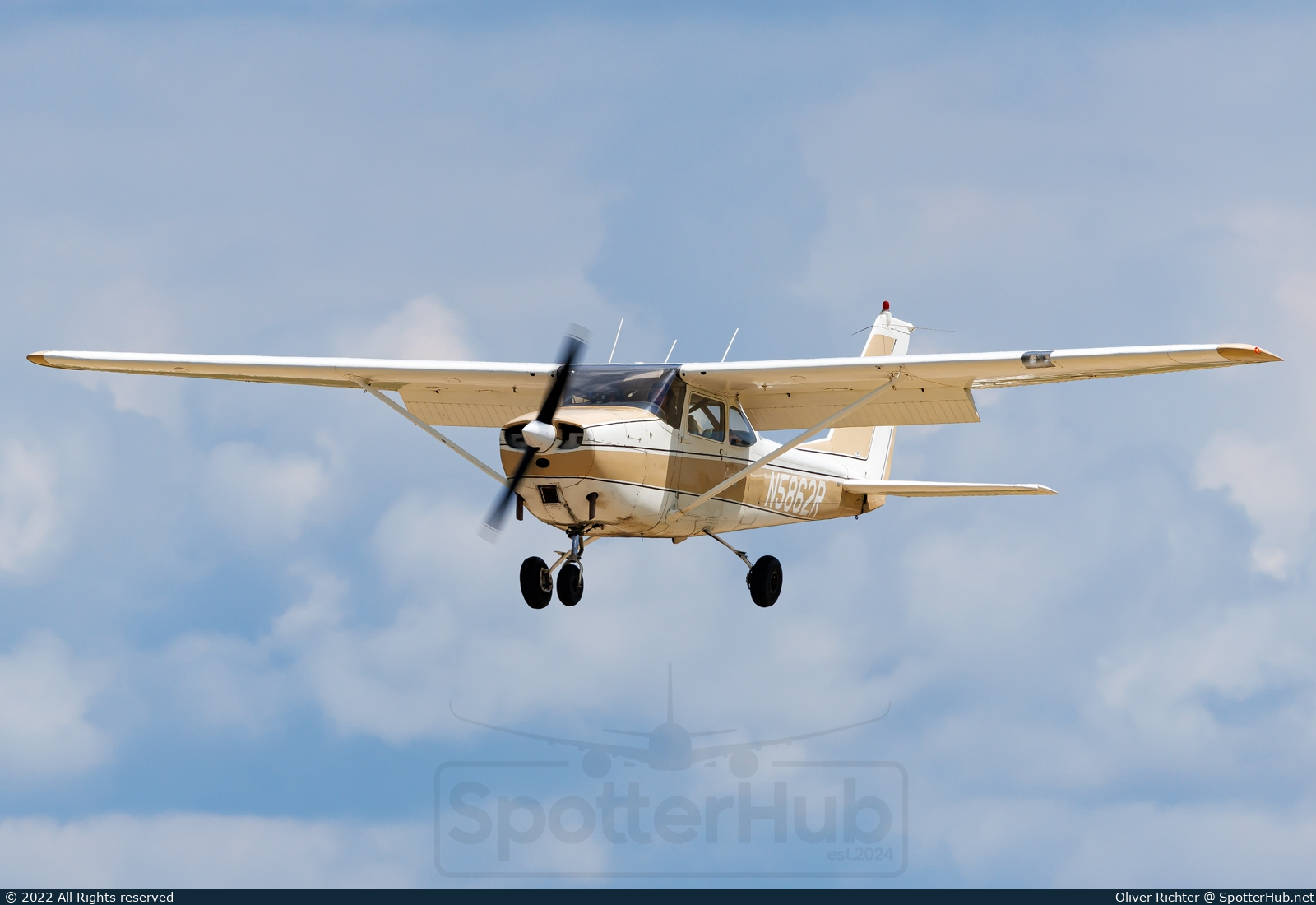 Photo of N5862R - Cessna 172G Skyhawk operated by Private
